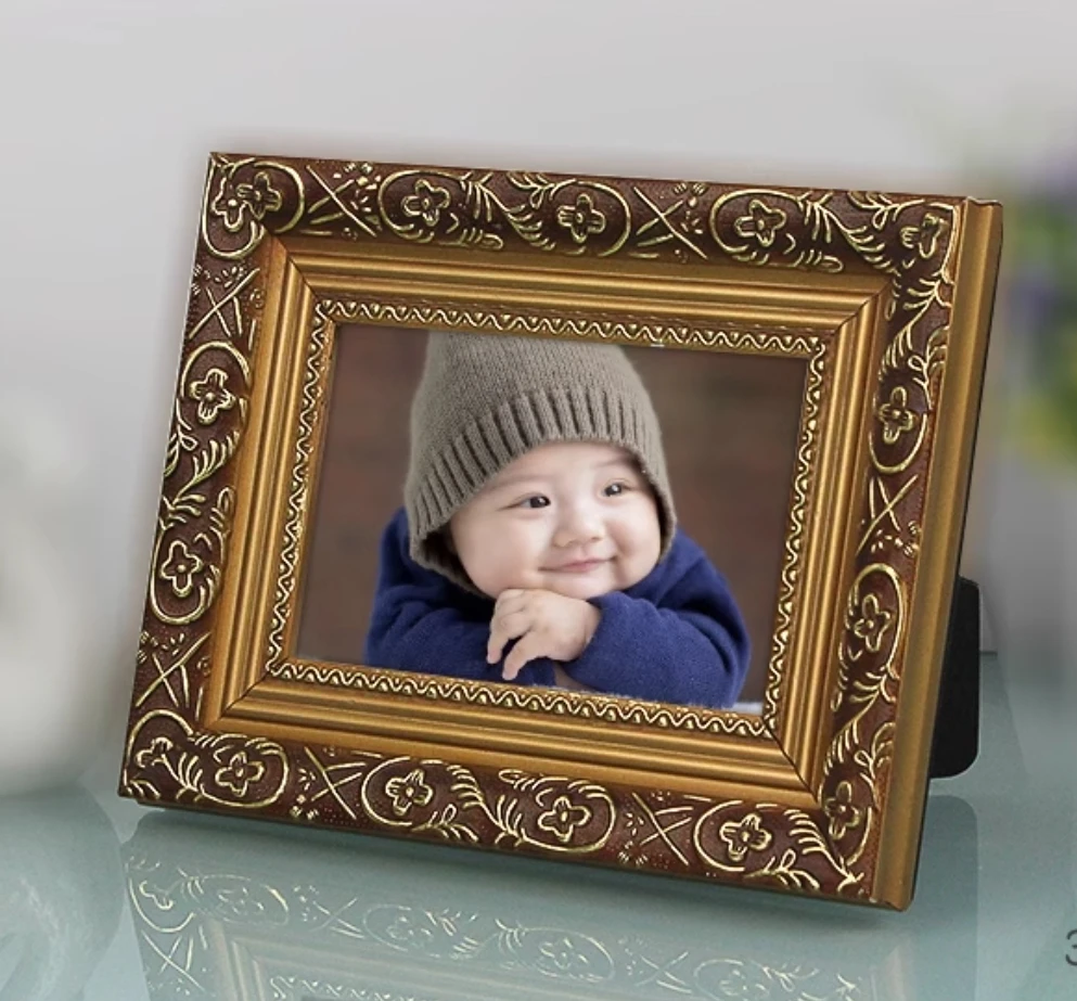 Generous Elegant Princess Vertical Engraved Solid Customized Logo Fashionable Environment Friendly Photo Plaster picture frame