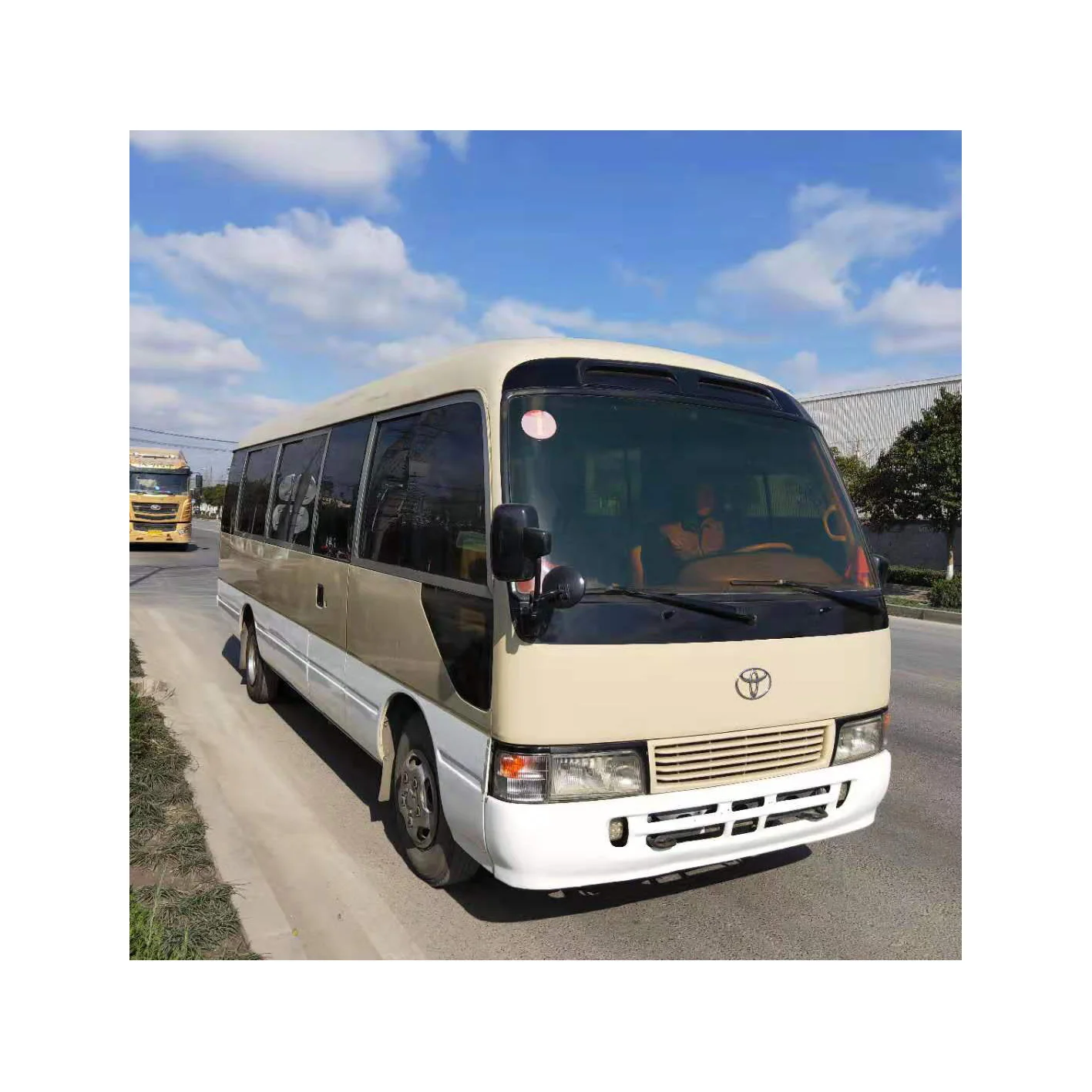30 passengers tourist coach bus japan brand toyotai coaster mini bus used LHD sightseeing car with air conditioner
