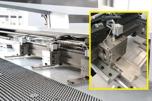 Автоматический CNC револьверный дырокол отверстие для отверстия автоматические высокоскоростные штамповочные Машины листового металла металлической