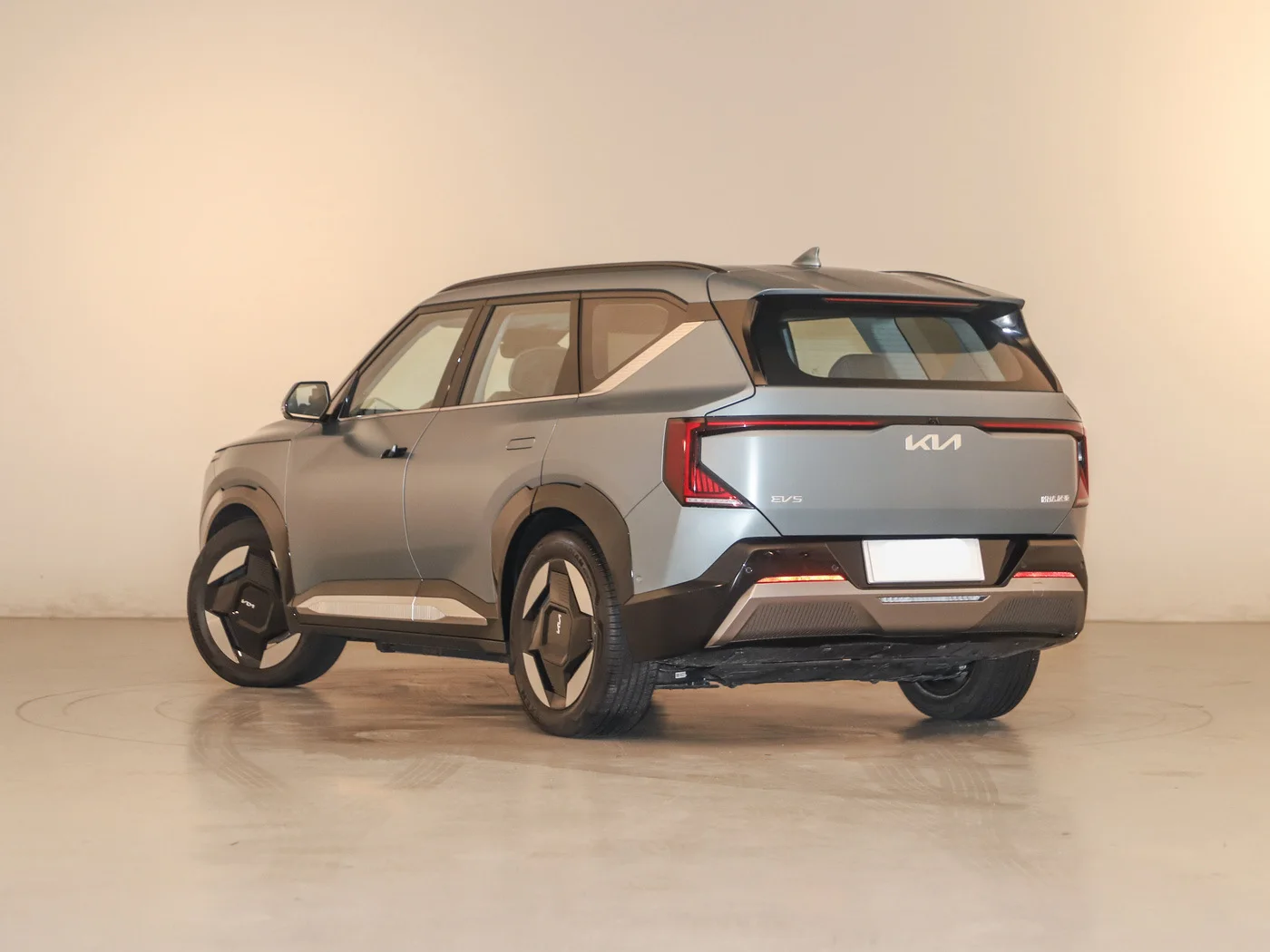 Buy China Hot New Energy Vehicles Kia EV5 5-Door 5-Seat SUV Long Range 720KM New China Electric Car In Pakistan For Sale