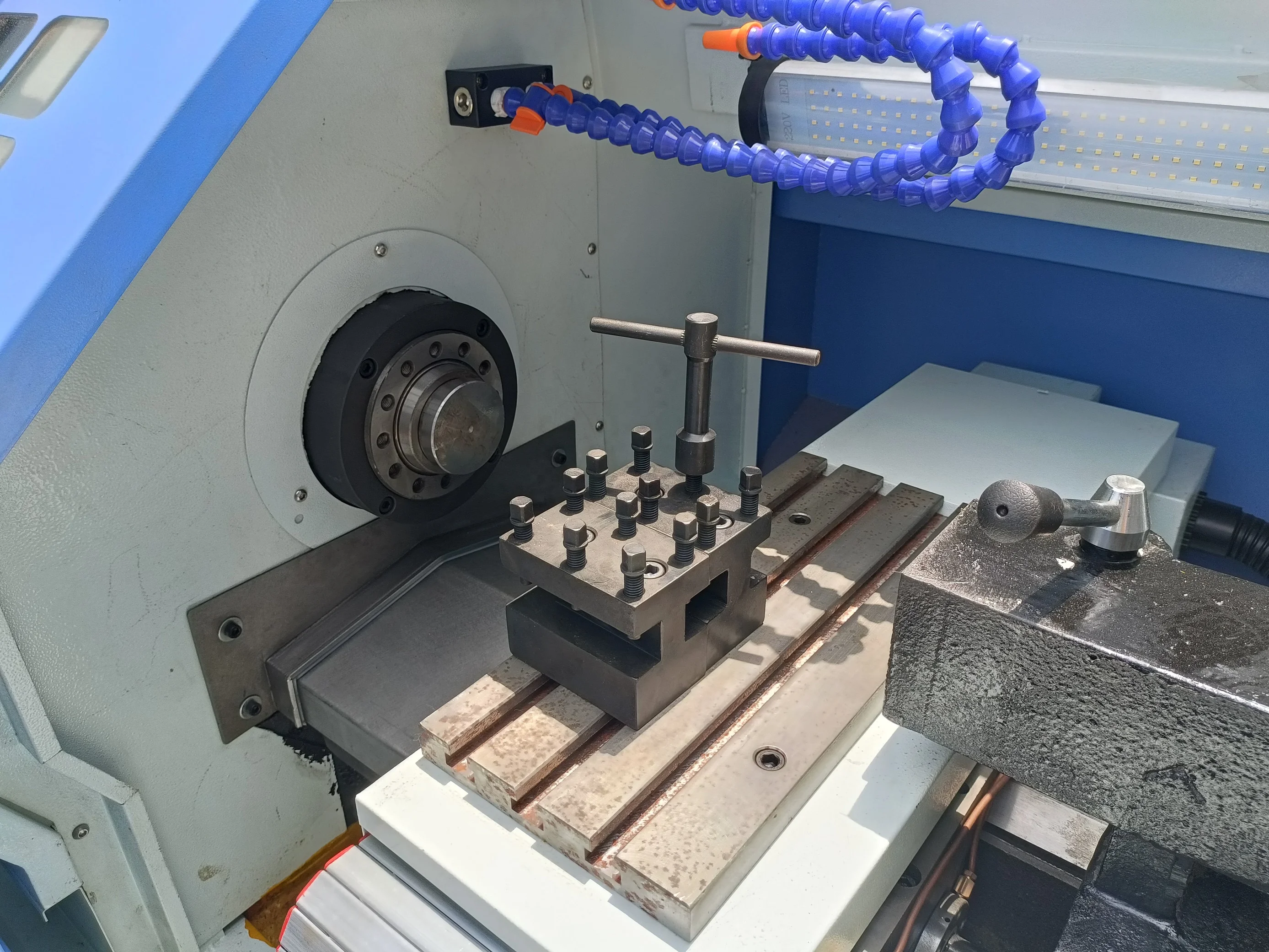 horizontal cnc lathe machine/small five-axis cnc lathe milling machine/cnc lathe machine with fanuc control