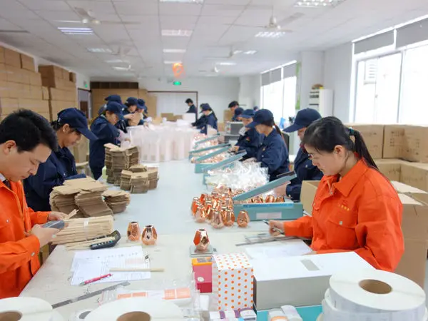 Wholesale White Glass Scented Candle In China Ceramic jar With Lid  Nice Candle Box