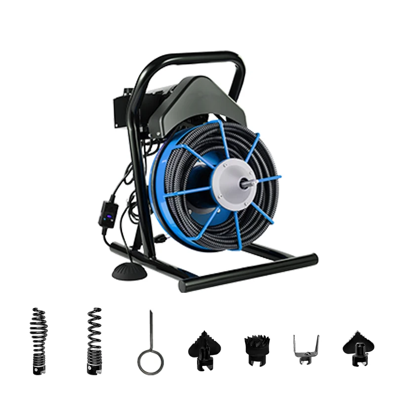 Основные бытовые инструменты для уборки дома включая очиститель дренажа и чистящую