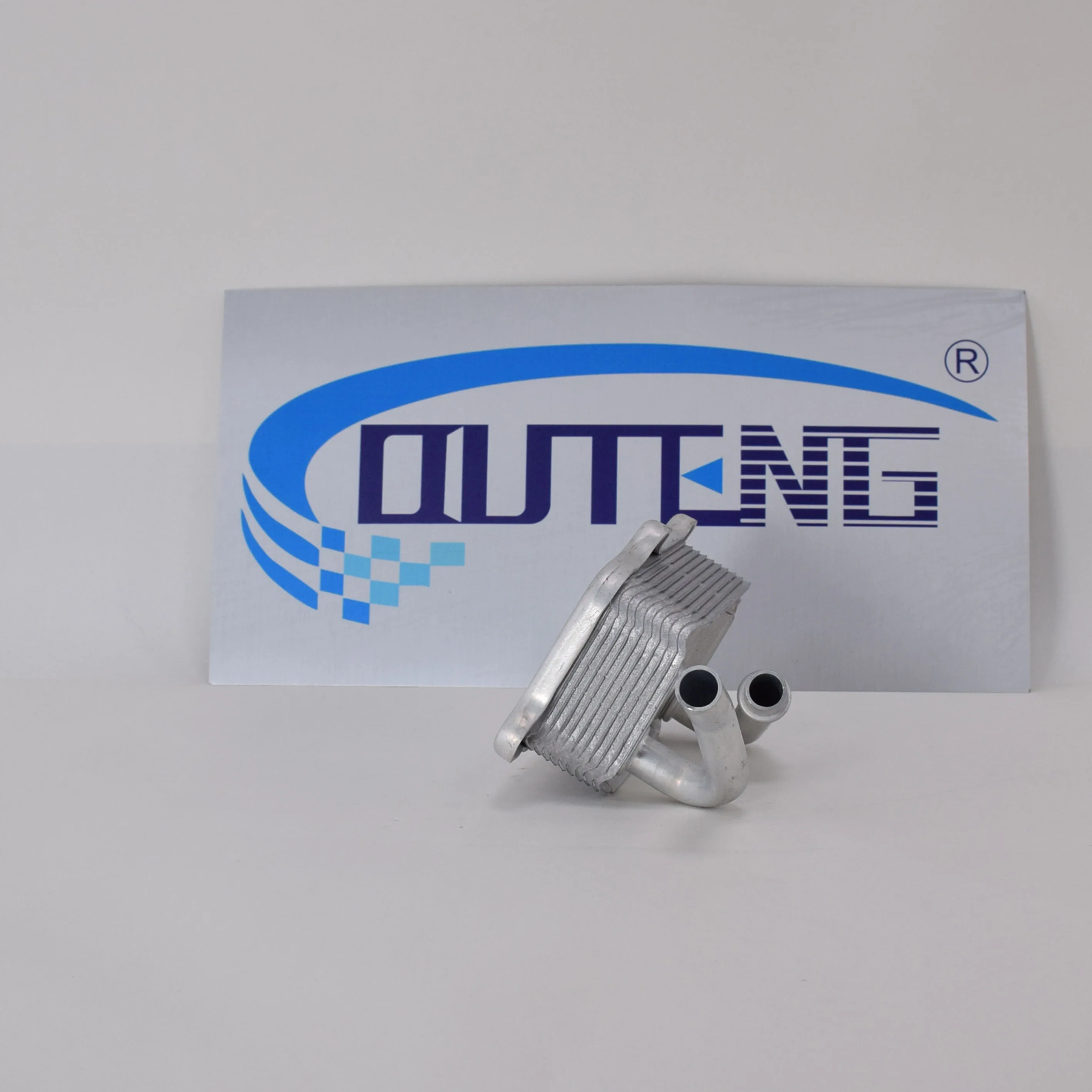 High quality Auto Parts Engine Oil Cooler for Mercedes Benz W164 W211 W203 W163 W211 1121800311 1121880401