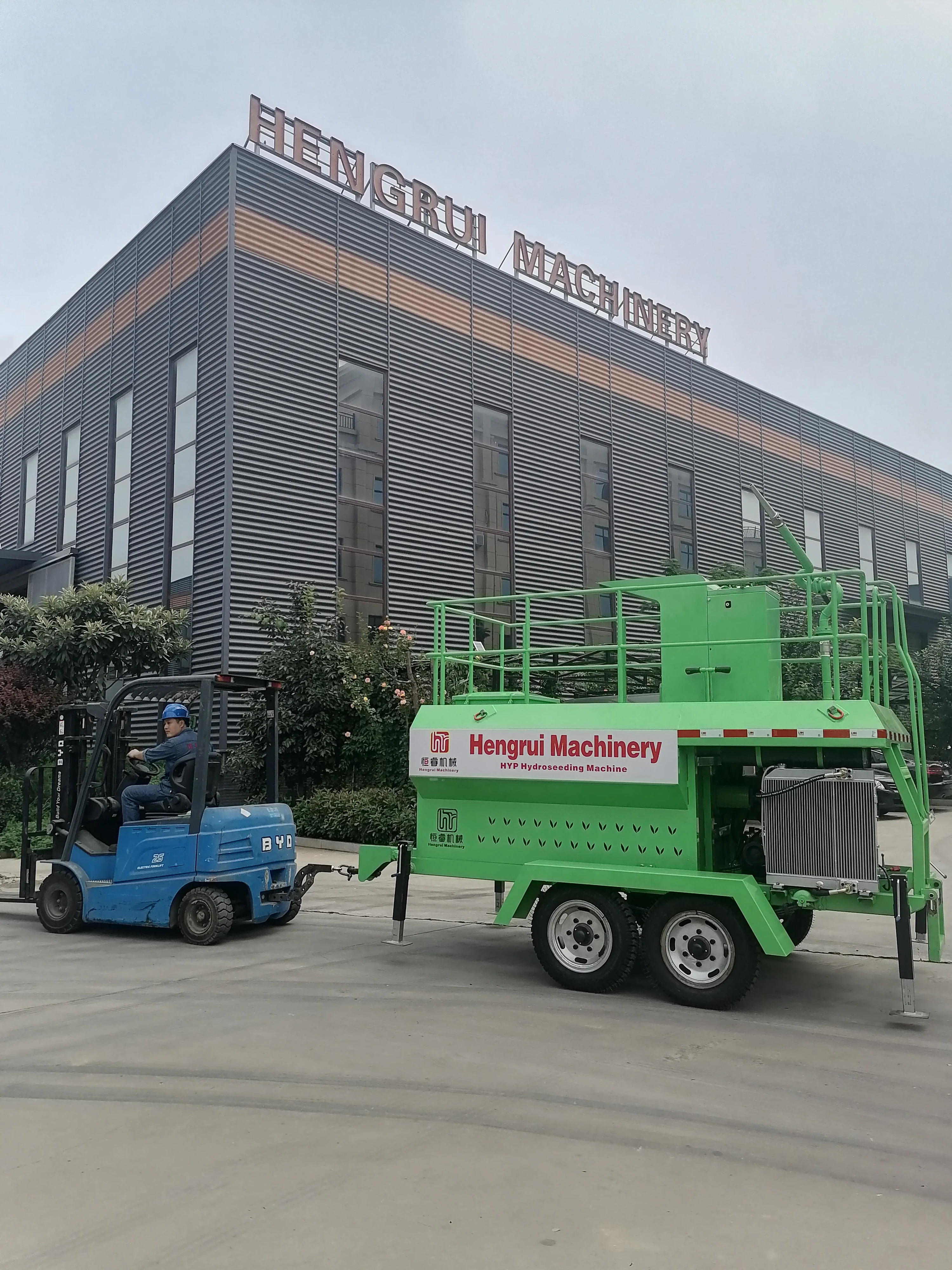 Chinese slope hydroseeding and grass seeds planting machine