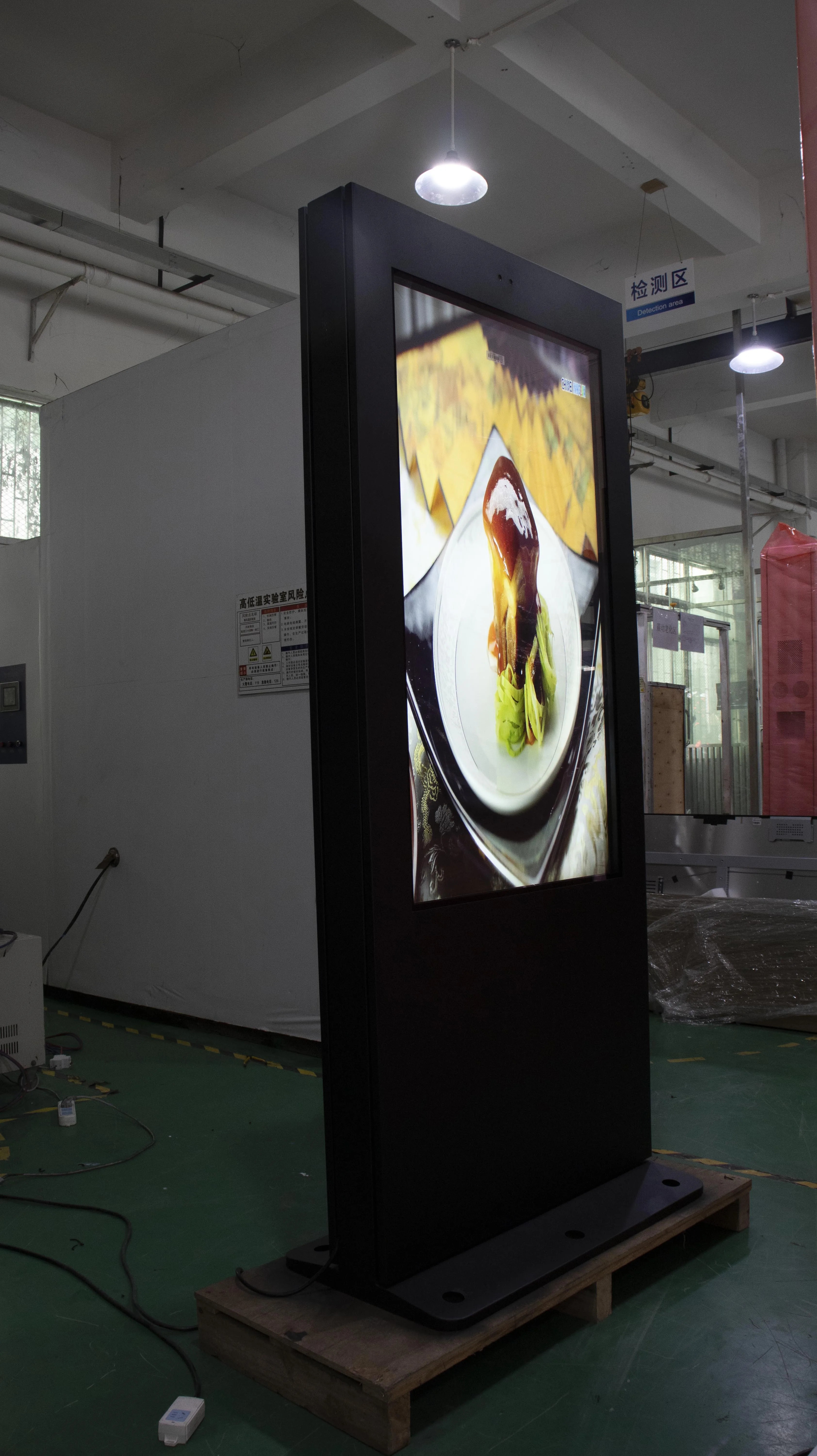 4000 nits waterproof sunlight readable 4K kiosk IP65 advertising outdoor totem screen LCD digital signage display