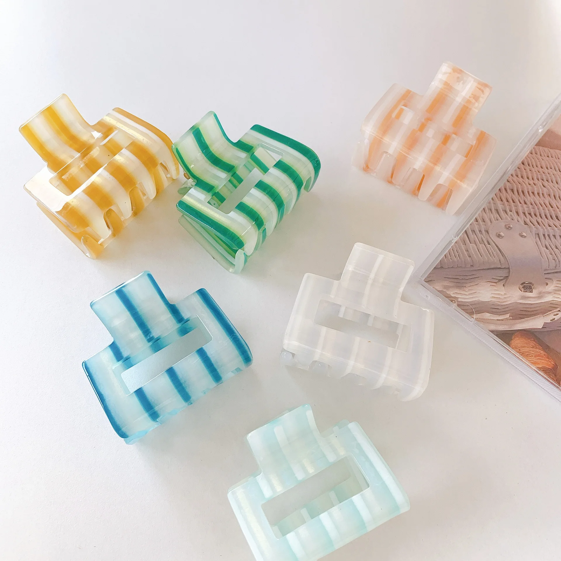 2022 Spring Strip Acrylic Fancy Items Hair Clips Blue Green Hair Claw Clips for Women