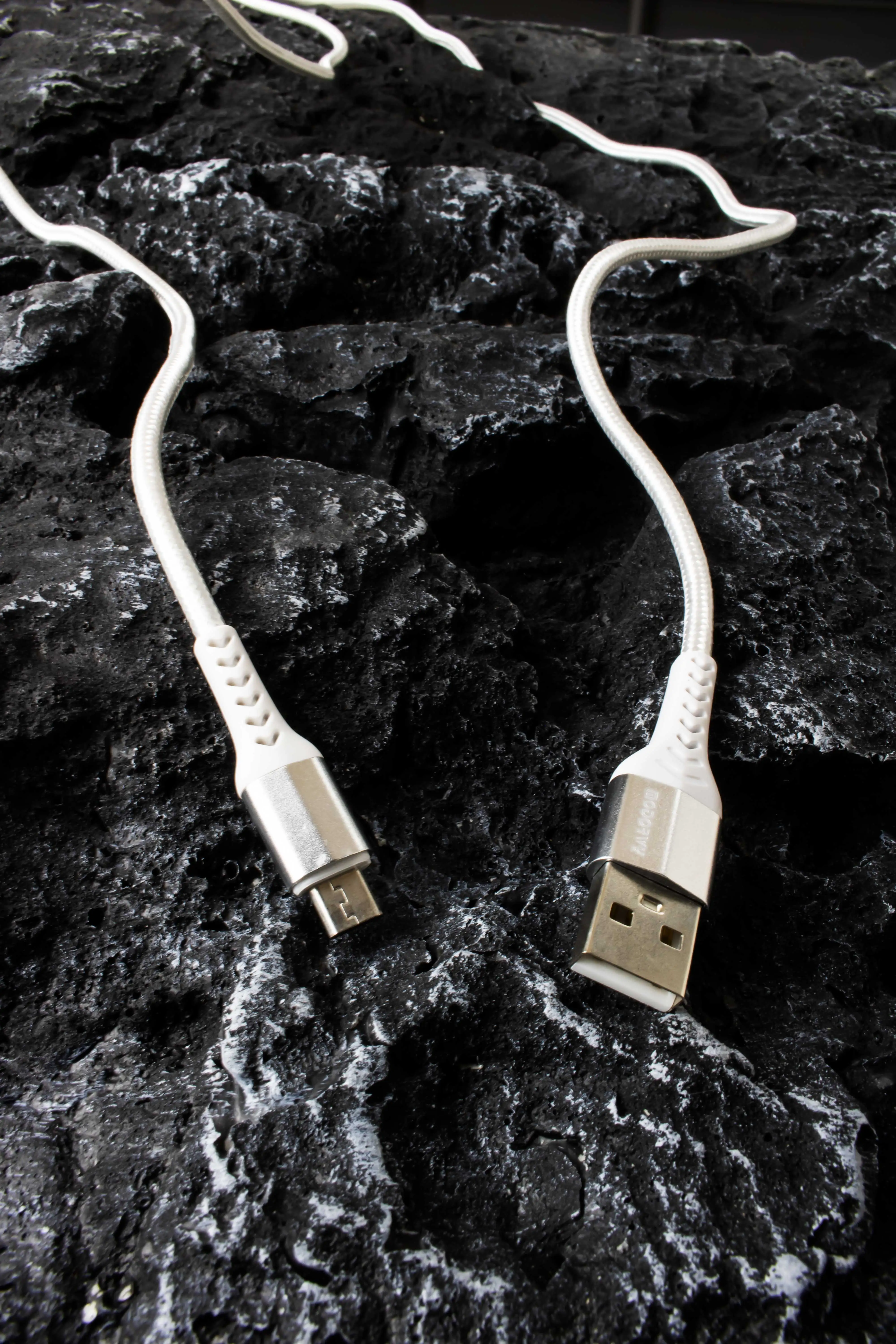 MODORWY wholesale fast charging usb cable flowing li ght phone accessories cable usb led luminous micro data cable