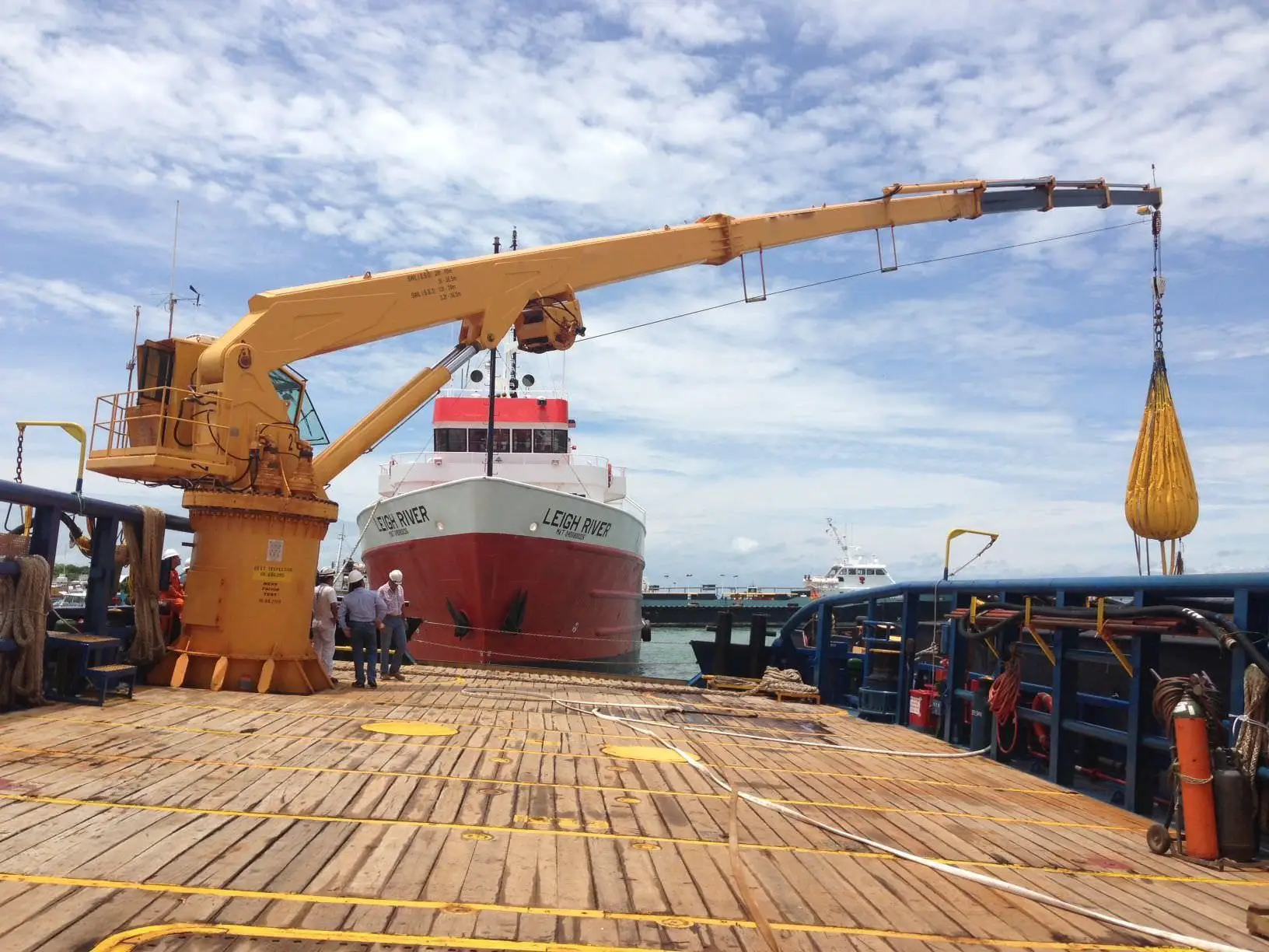 Remote control telescopic boom complete marine crane hydraulic crane 2 ton for marine crane