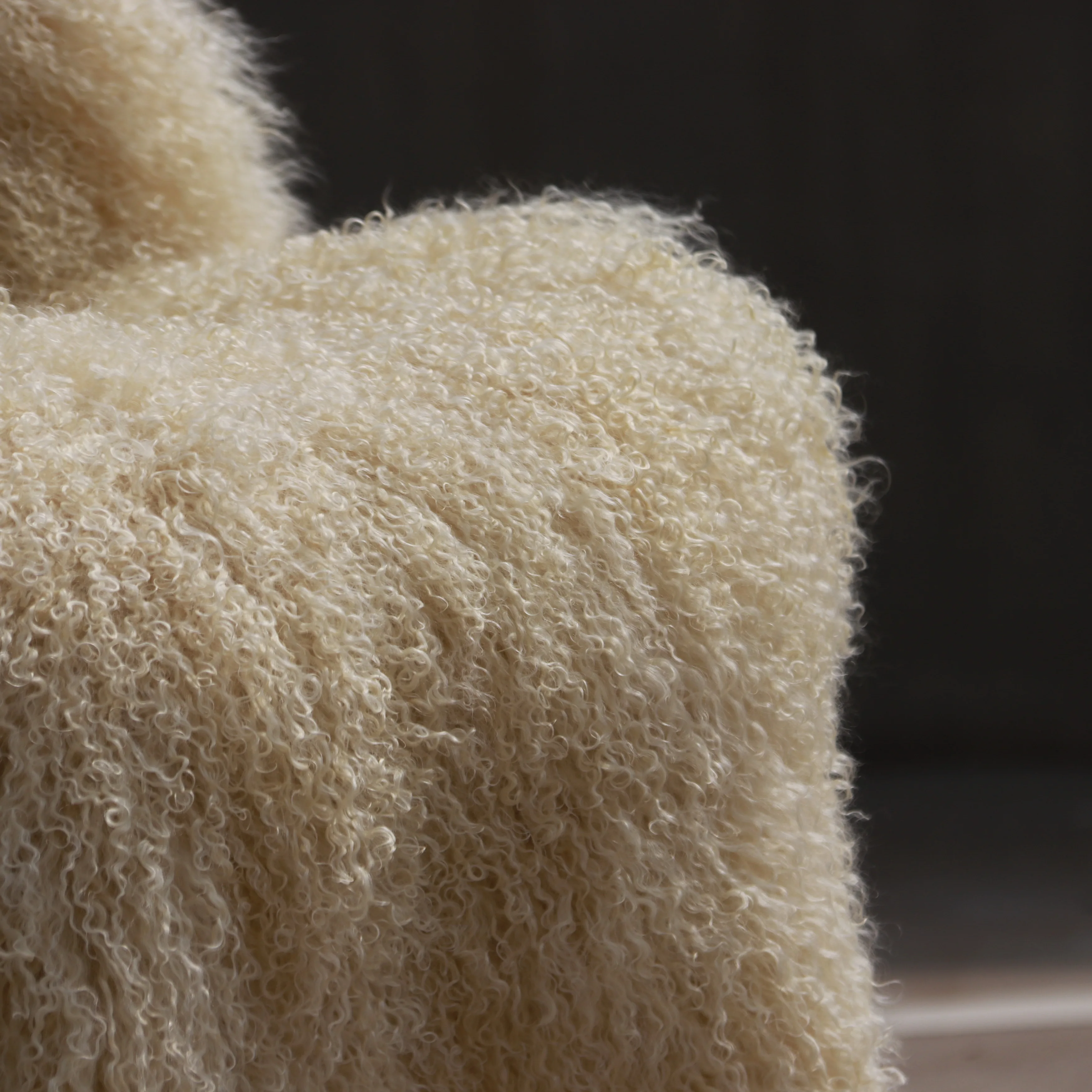 Custom Beige Real Fur Long Curly Pile Mongolia Sheep Fur Fabric 60x120cm Tibetan Lambskin Fur Plate