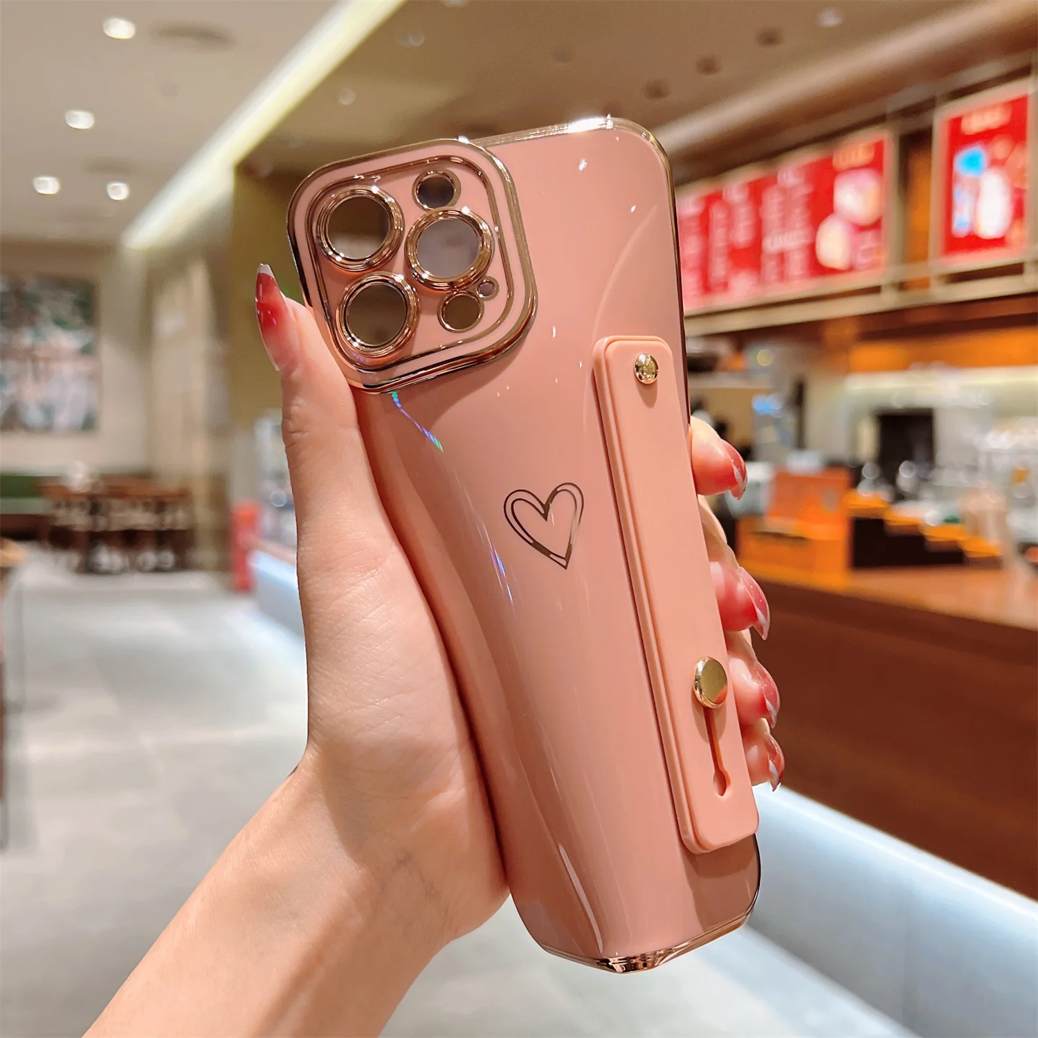 Модный женский чехол для телефона с сердечками девушек iphone 12 13 14 pro max Plus гальванический мягкий из ТПУ ремешком на запястье