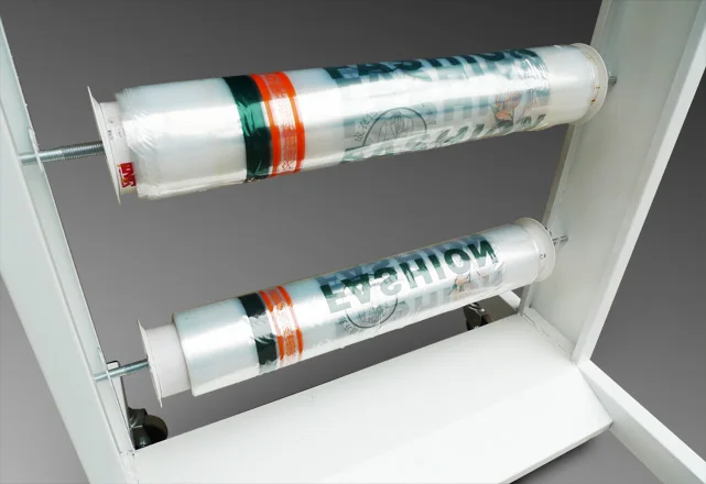 Clothes packing machine