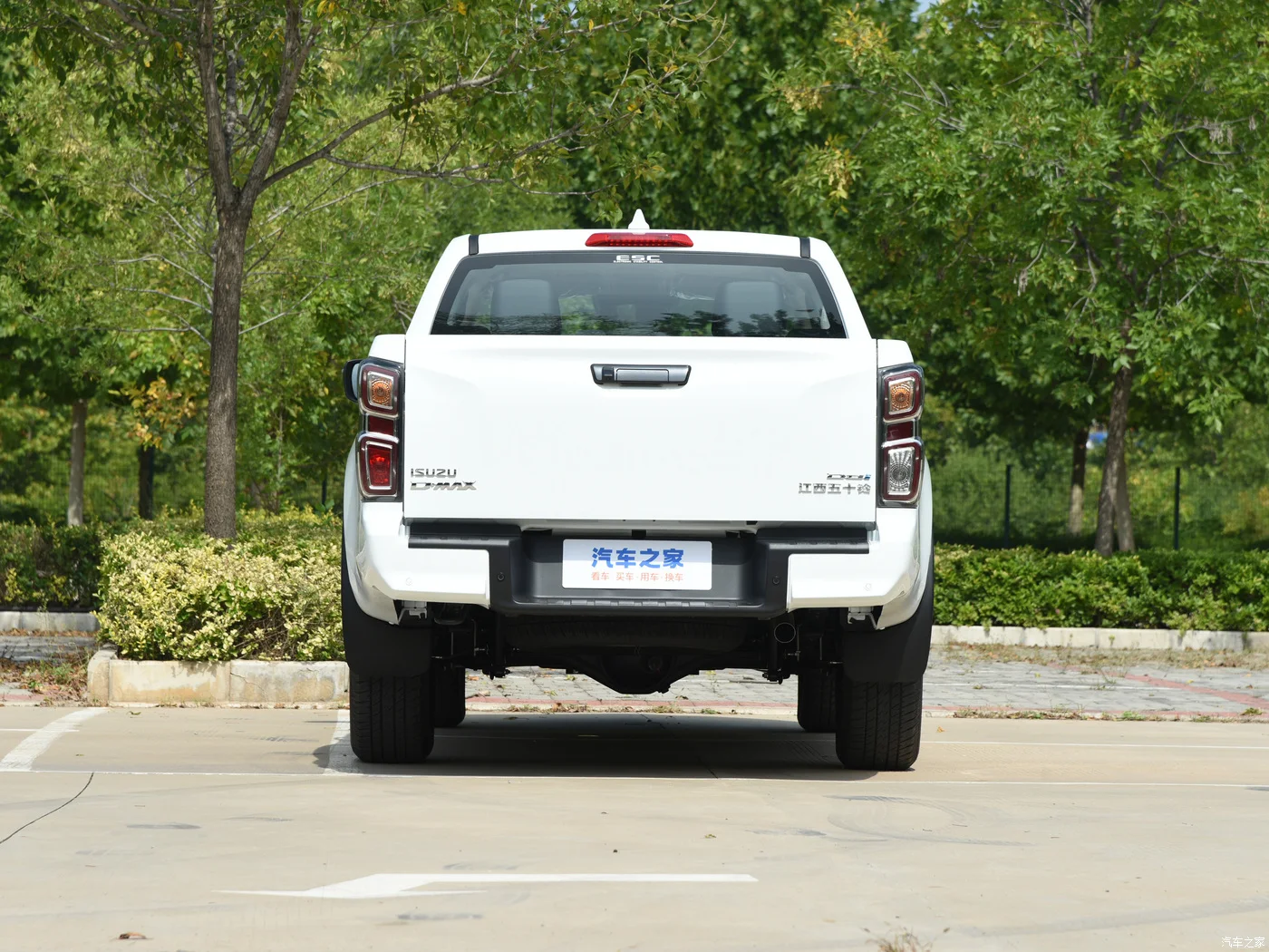 2024 Isuzu D-Max Chinese Pickup Truck 2.5l 121hp Diesel Used Cars 5 Seats Isuzu Pickup Low Price Diesel Pickup Vehicle