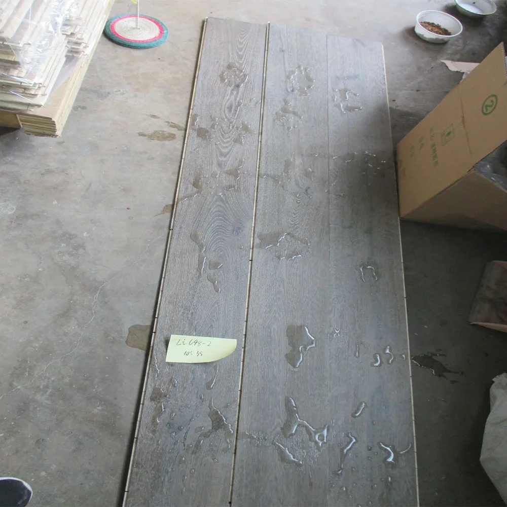 
High Quality Brushed Reactive Stained 4mm Oak Veneer Engineered Flooring 