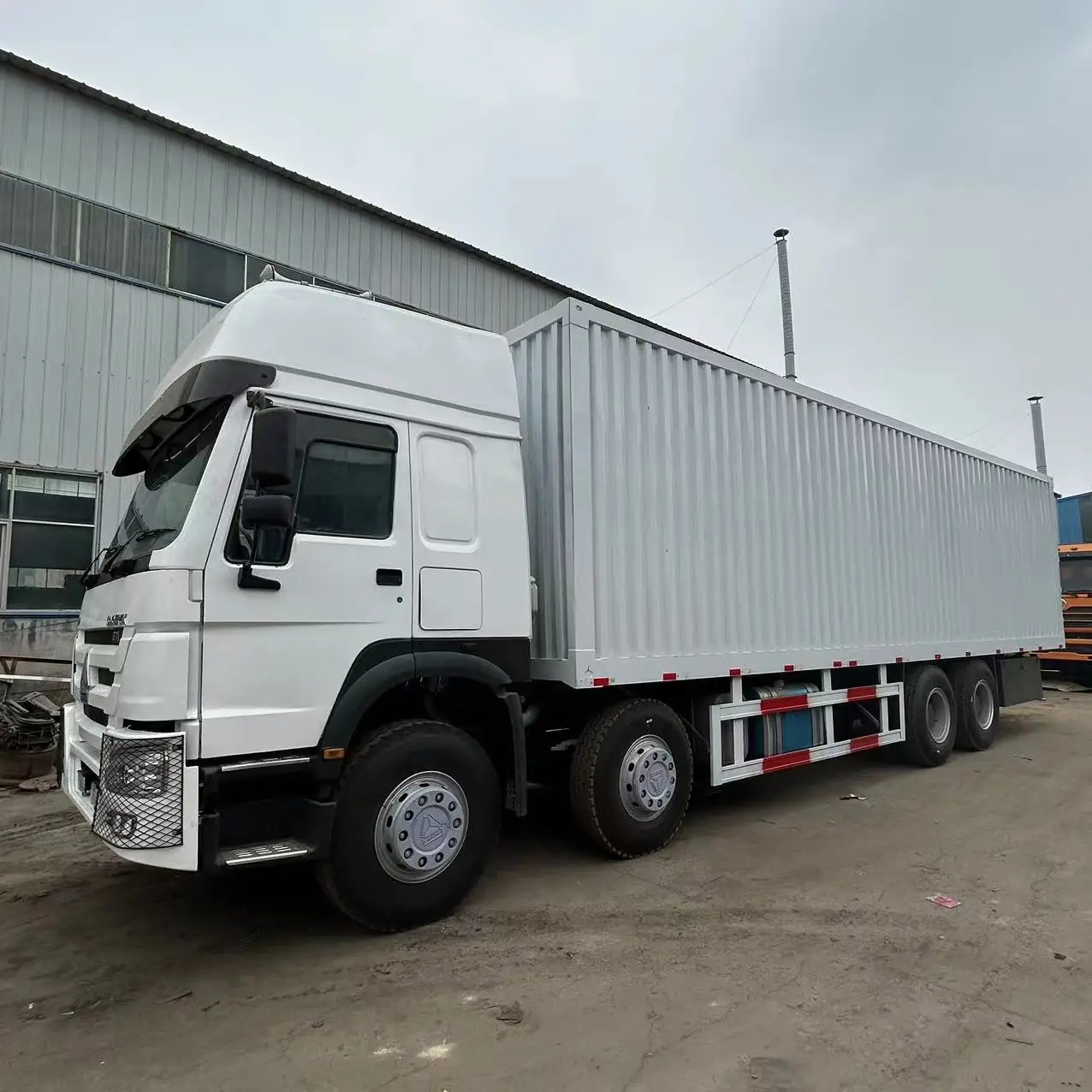 Б/у sinotuck Howo 8x4 контейнеровоз в Китае