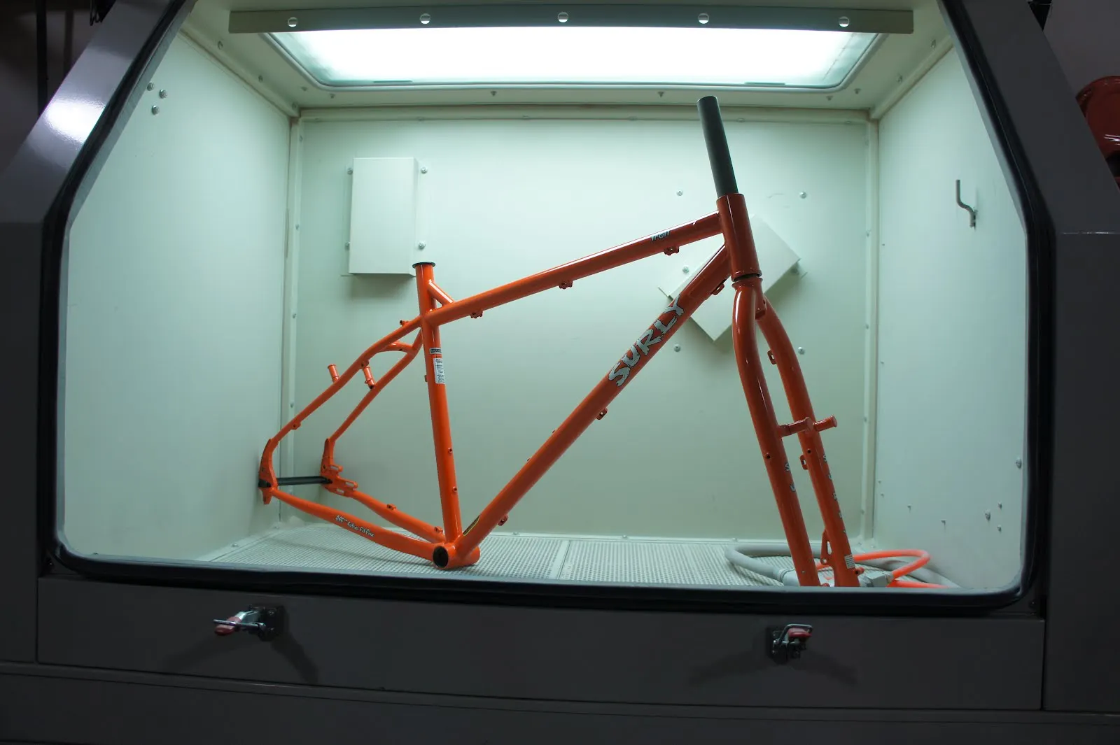 Пескоструйный шкаф большого размера, изготовленный на заказ