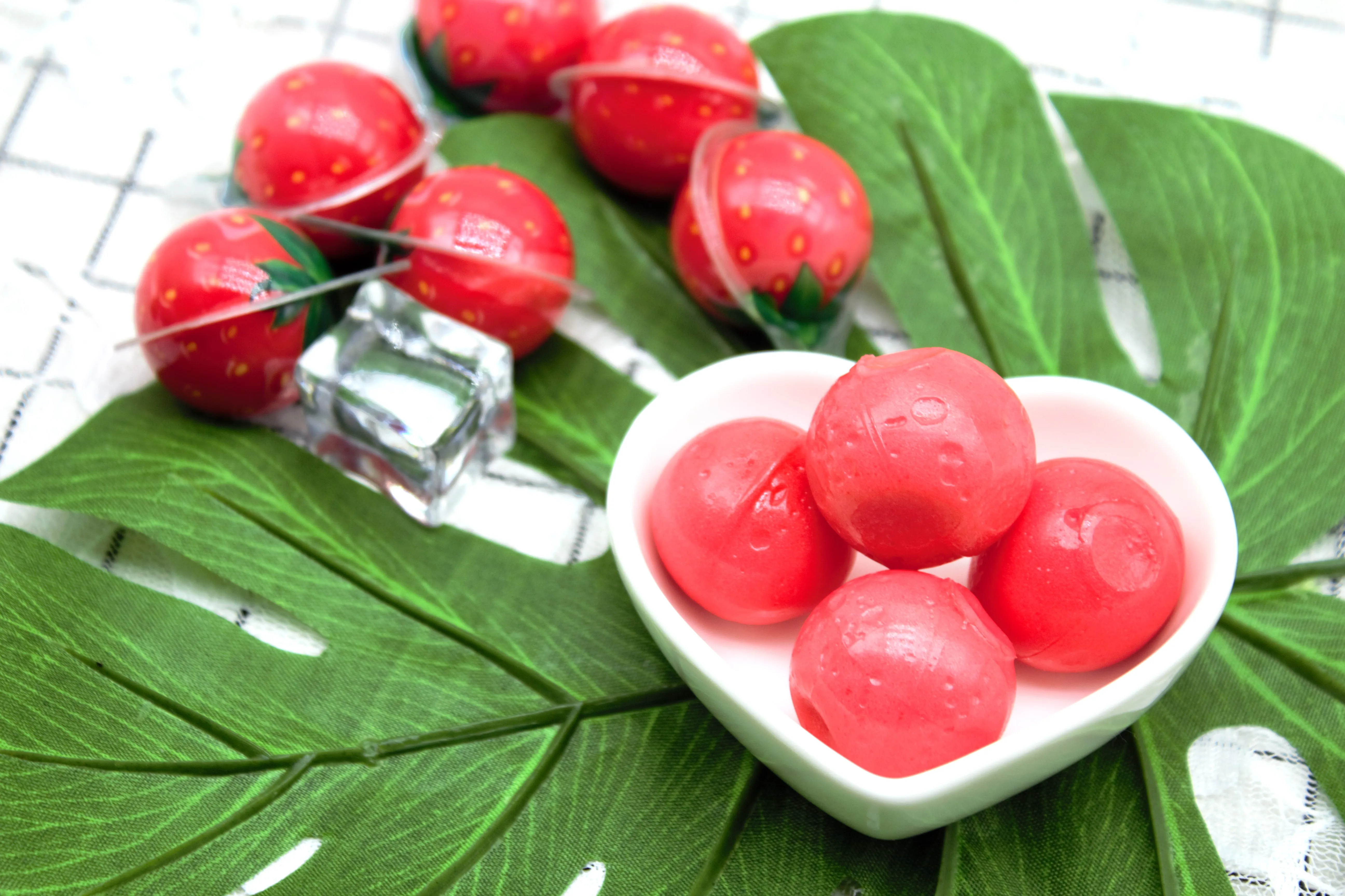 Factory Wholesale Strawberry Flavor jam filled  gummy candy