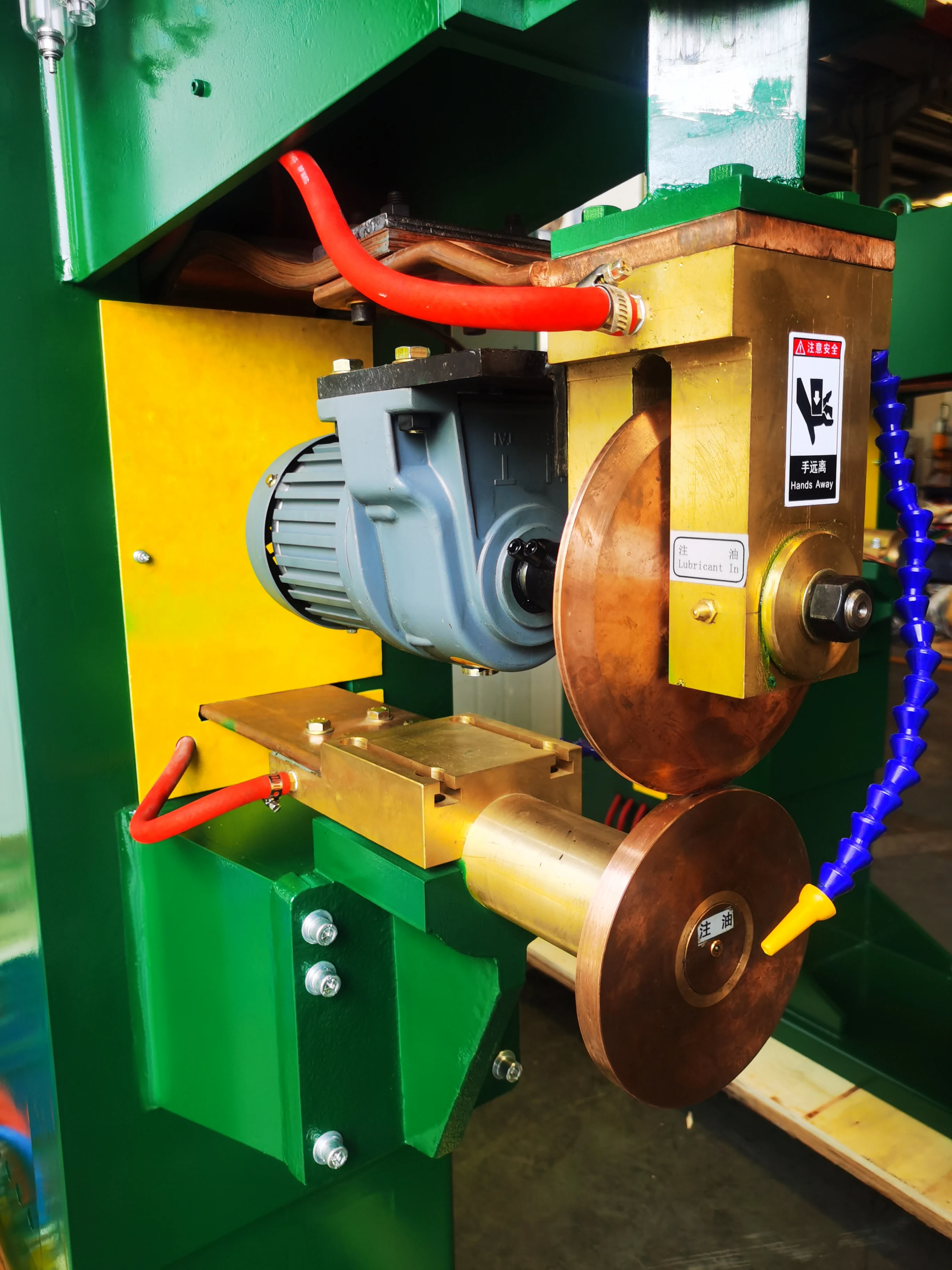 High Efficiency And Quality Automobile Manufacturing Sheet Metal Processing Spot Welders Robot