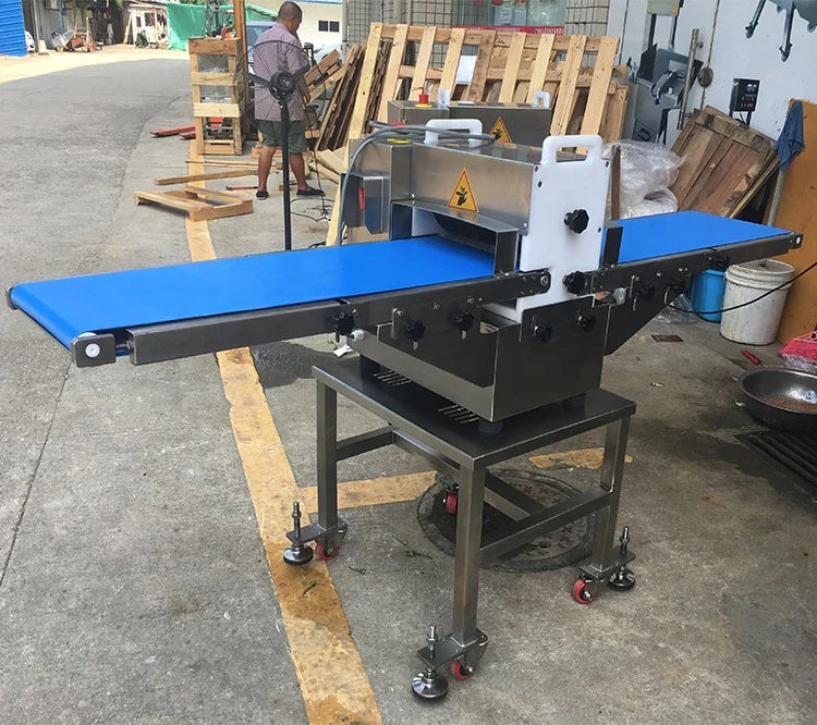 Automatic poultry chicken duck meat cutting machine with belt feeding inlet and outlet