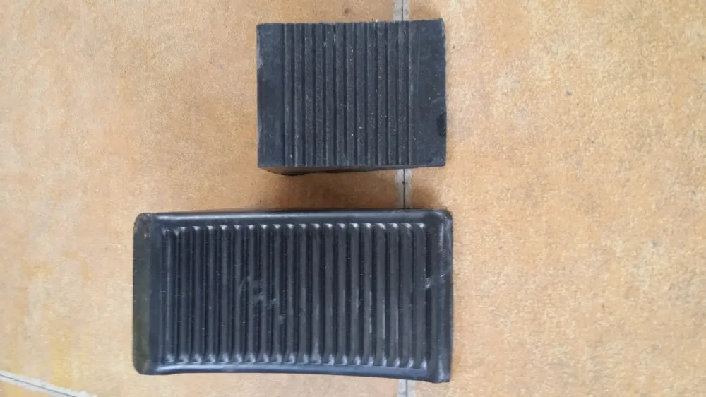 2024 rubber chock car parking wheel stopper wheel stop parking barrier wheel stop