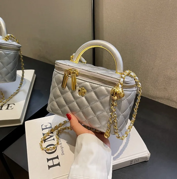 Wholesale fashion handbags 2024 light lady luxury chain Bags Lady Design Purses For Woman