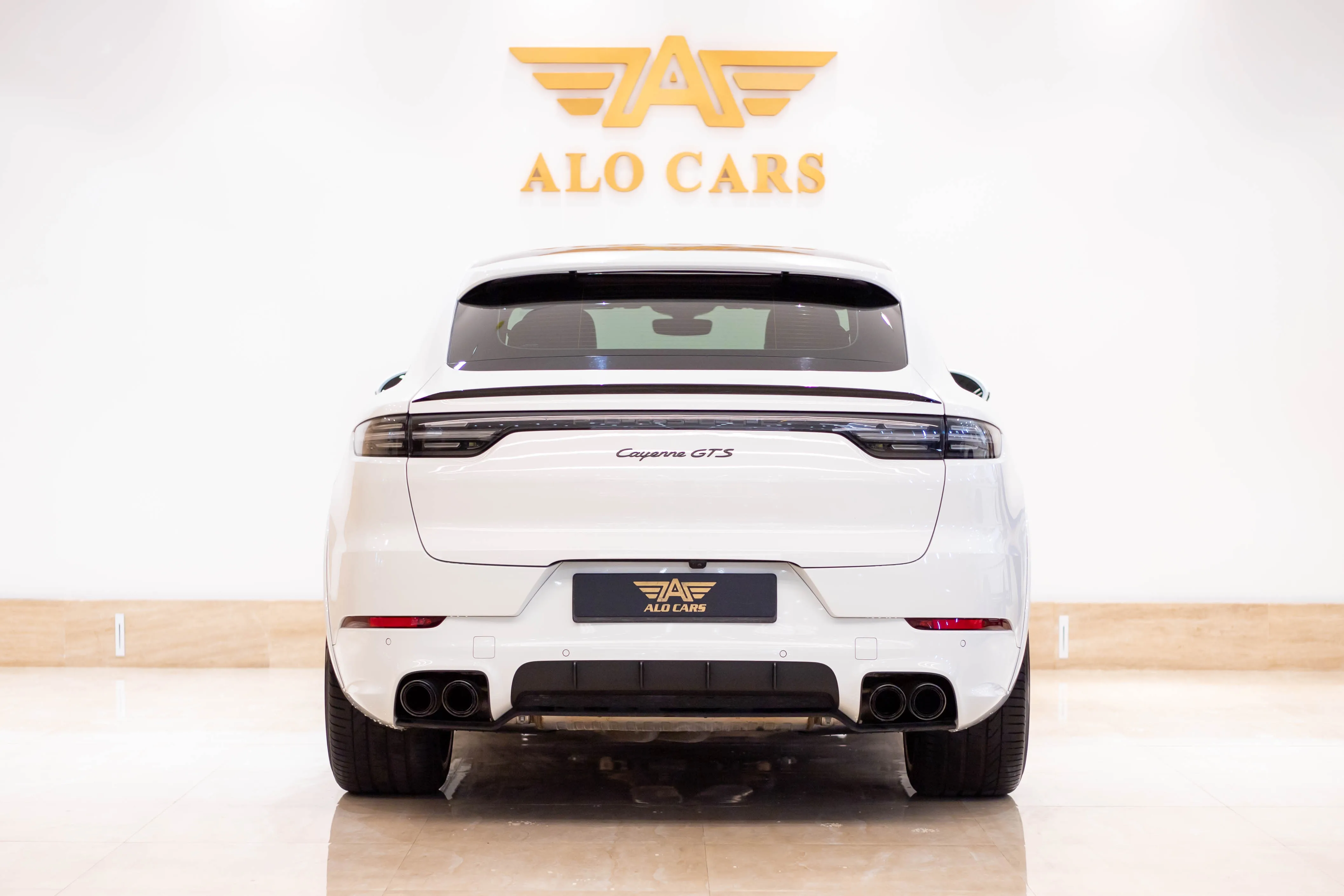 Уникальные особенности и обновления подержанных Порше CAYENNE GTS 2022 модельного года с гарантией спецификации GCC автомобили готовы к работе