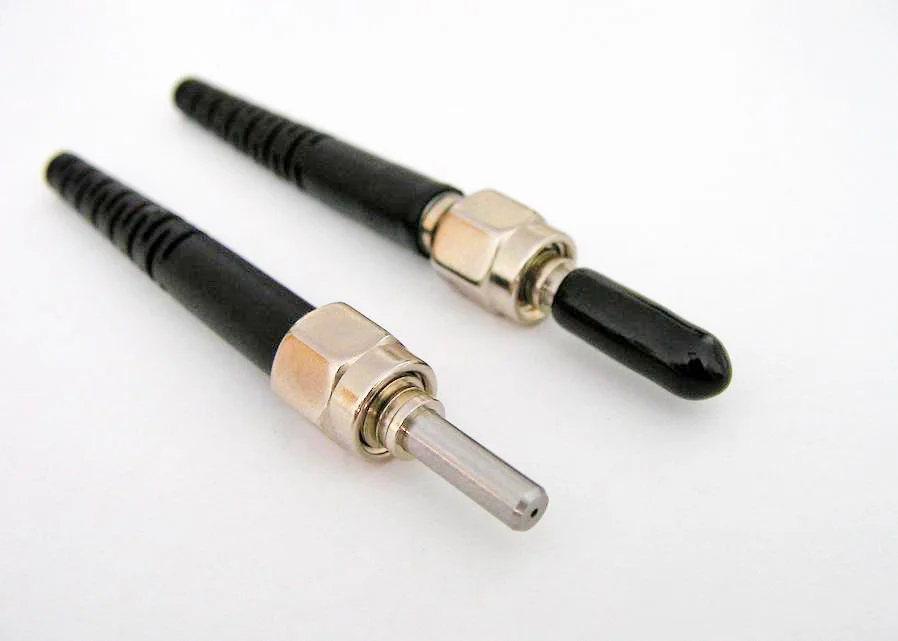 High Quality 0.9mm/2.0mm/3.0mm SM MM SMA Connector Fiber Optic SMA/UPC Connector in sections