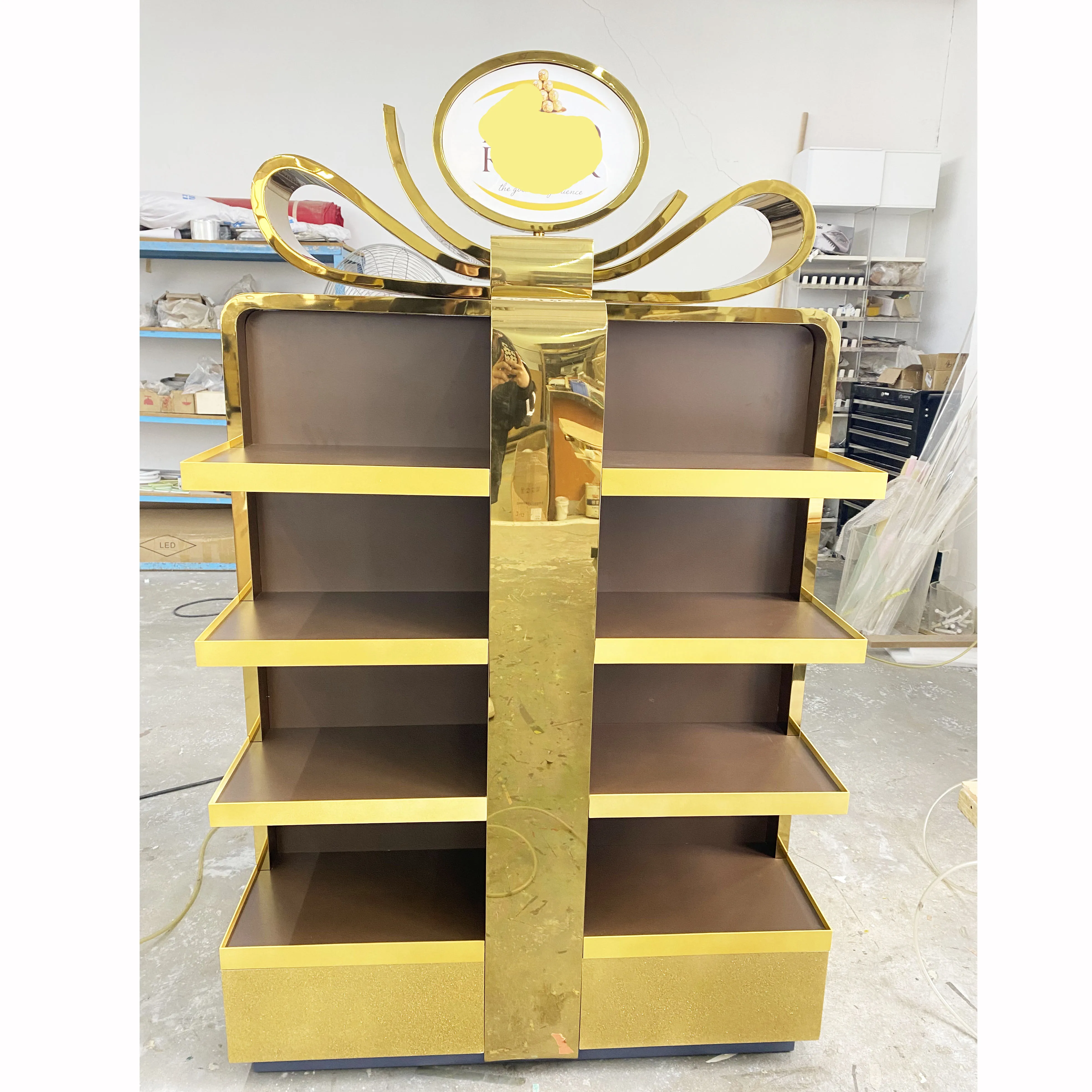 Factory Supply Metal Red Food Drinks Display Stand Candy Chocolate Display Racks