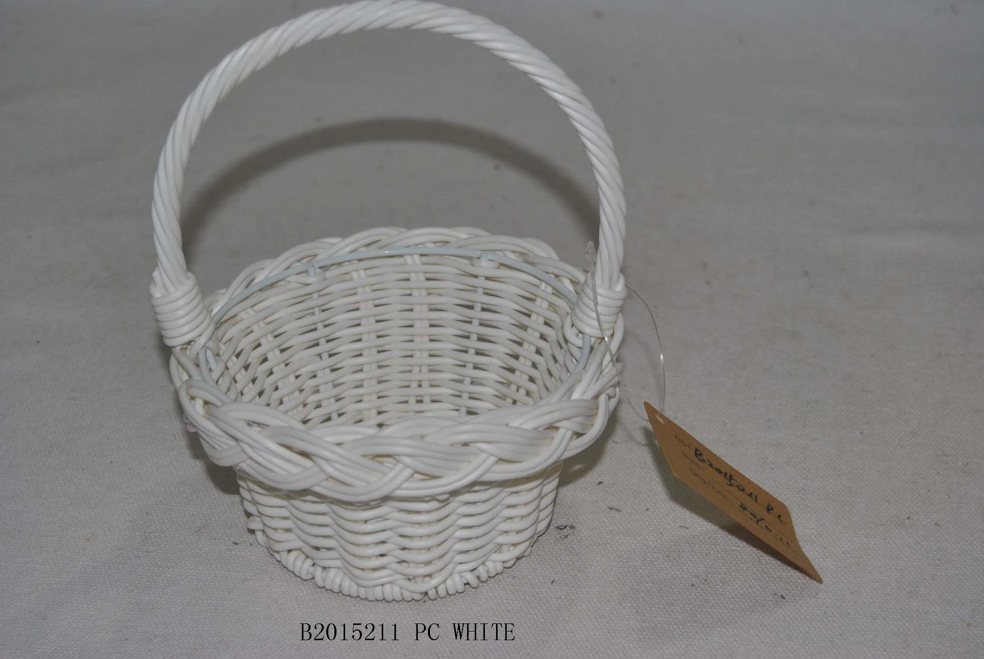 Plastic Rattan Easter Eggs Basket Candy Storage Basket Gift Basket with Handle from China
