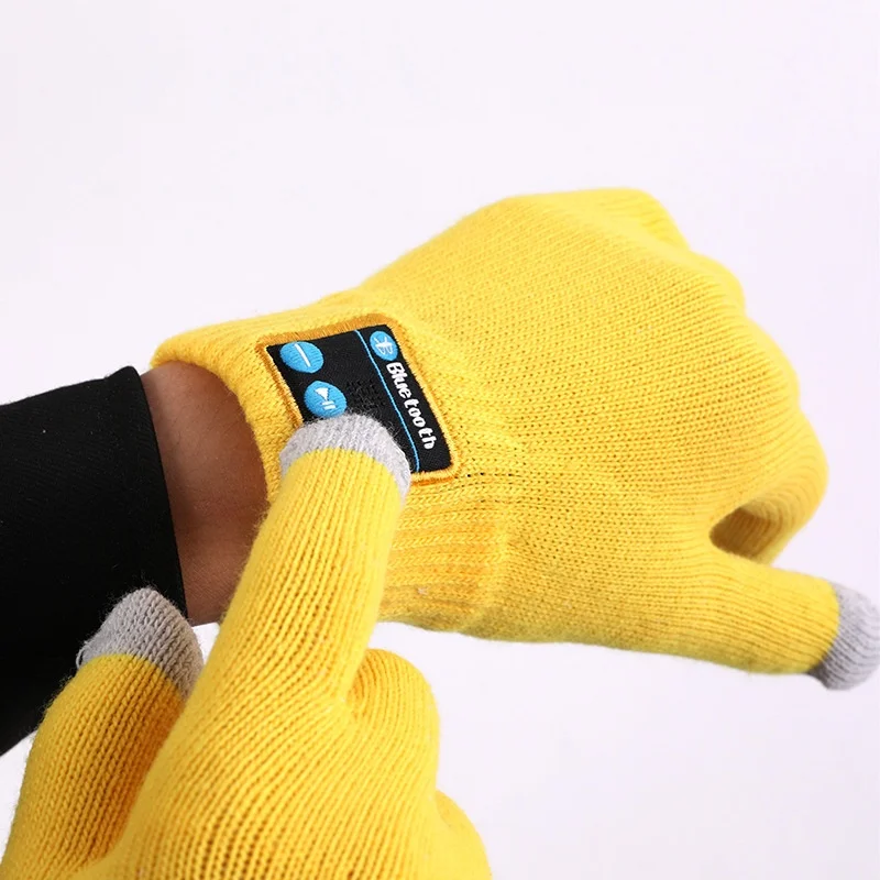 Gloves with Warm Touchscreen Answering Call Dual-Band Music Features for Outdoor Winter Scenes