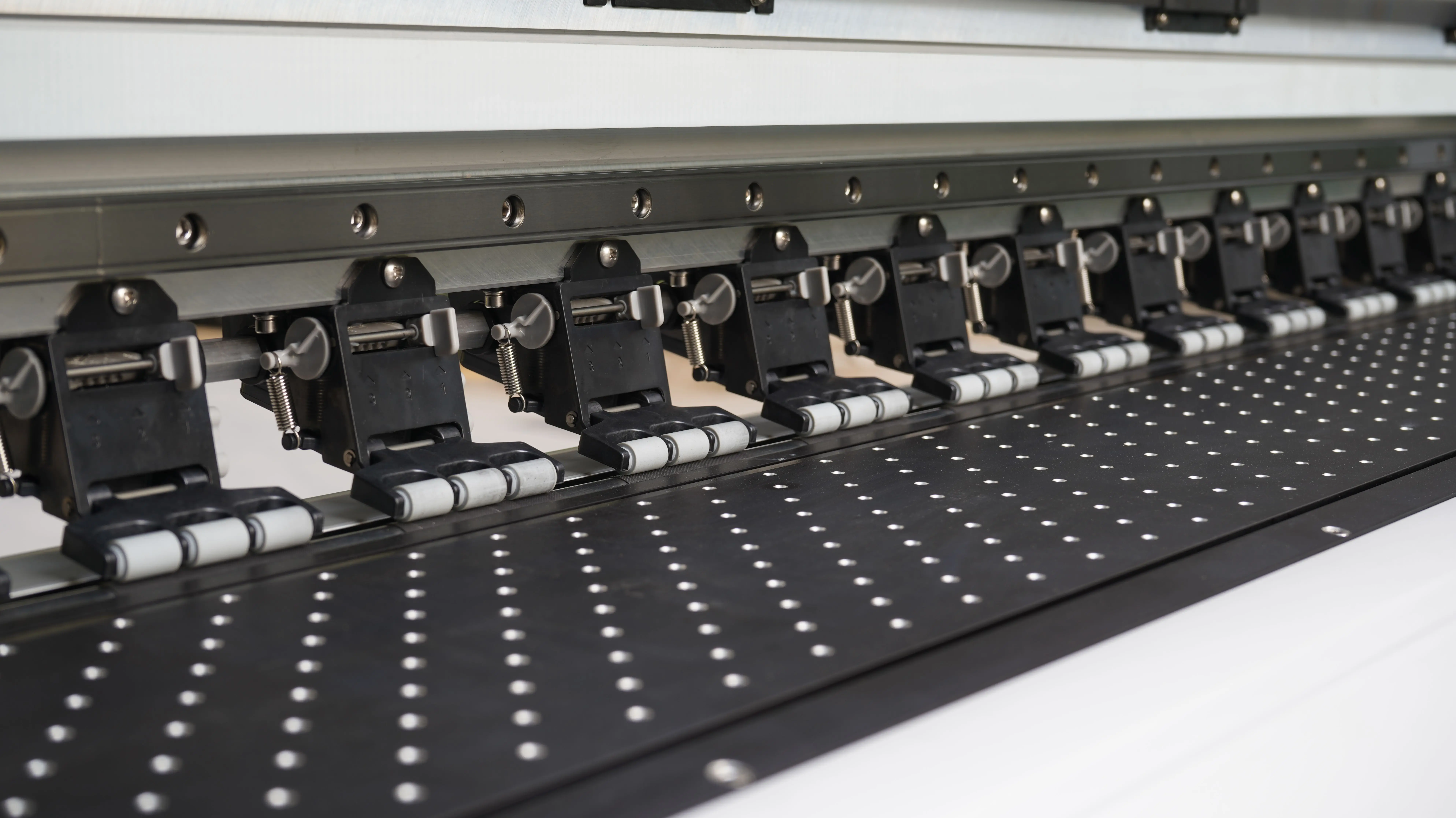 High Speed 1800mm Inkjet Printers 4 Heads Eps i3200-E1 Eco Solvent Printer Printing Machine