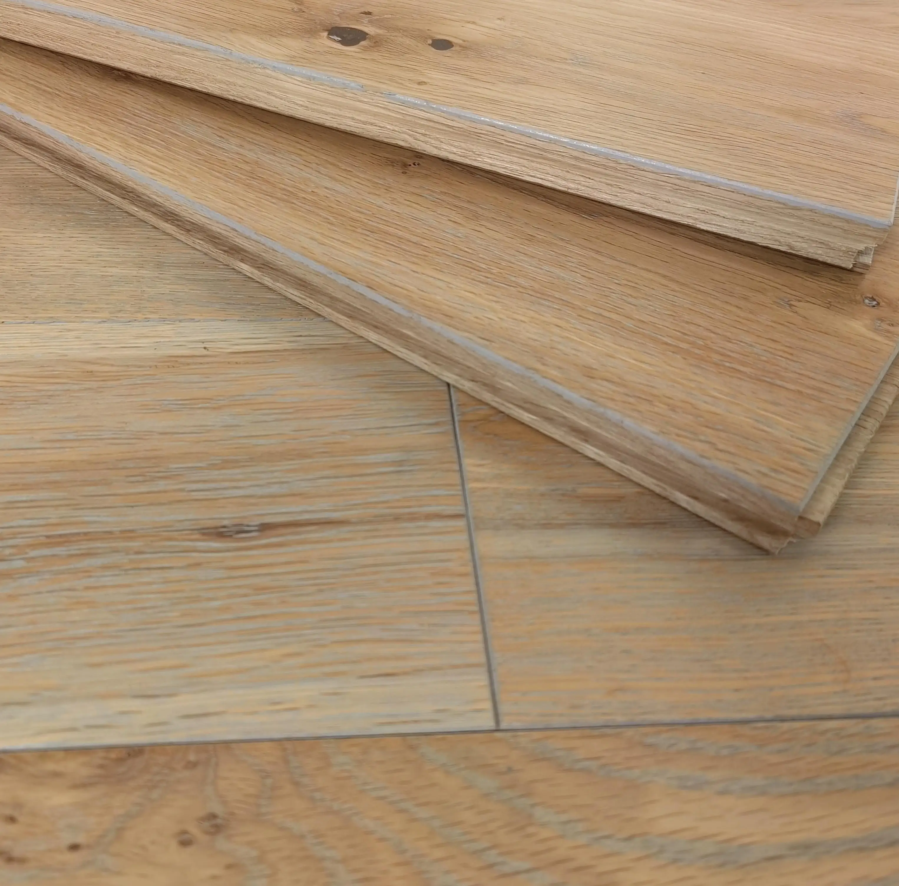 Smooth waterproof UV finished French white oak solid hard wood flooring modern living room style with high quality