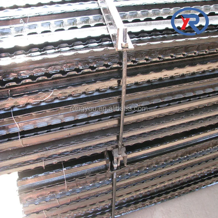 Black bitumen 1.7kg/m Y Fence Post Israel market metal fence post with teeth