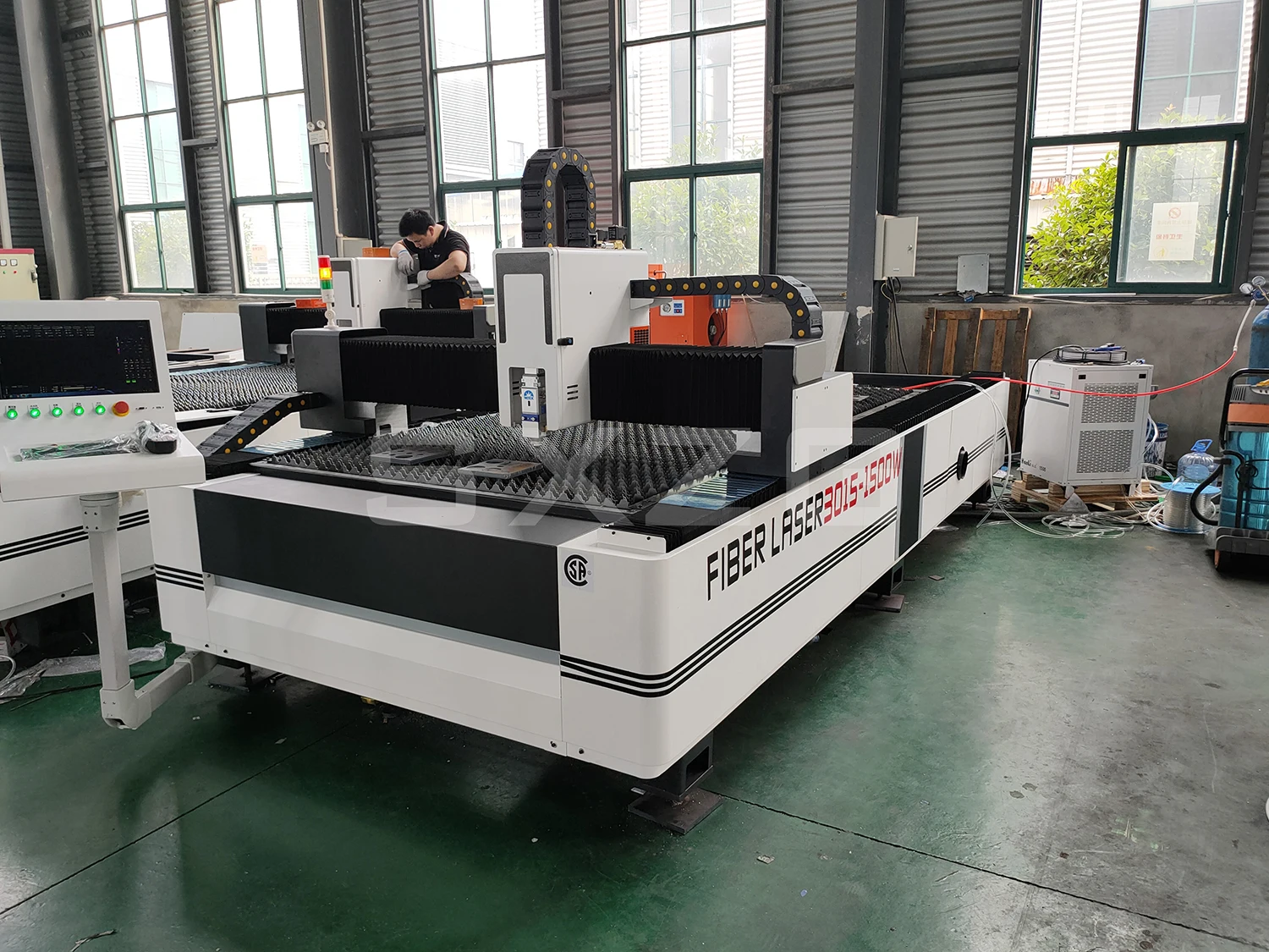 SANXIN 3KW Hot sale metal fiber laser cutting machine with automatic loading and unloading system for 10m pipe