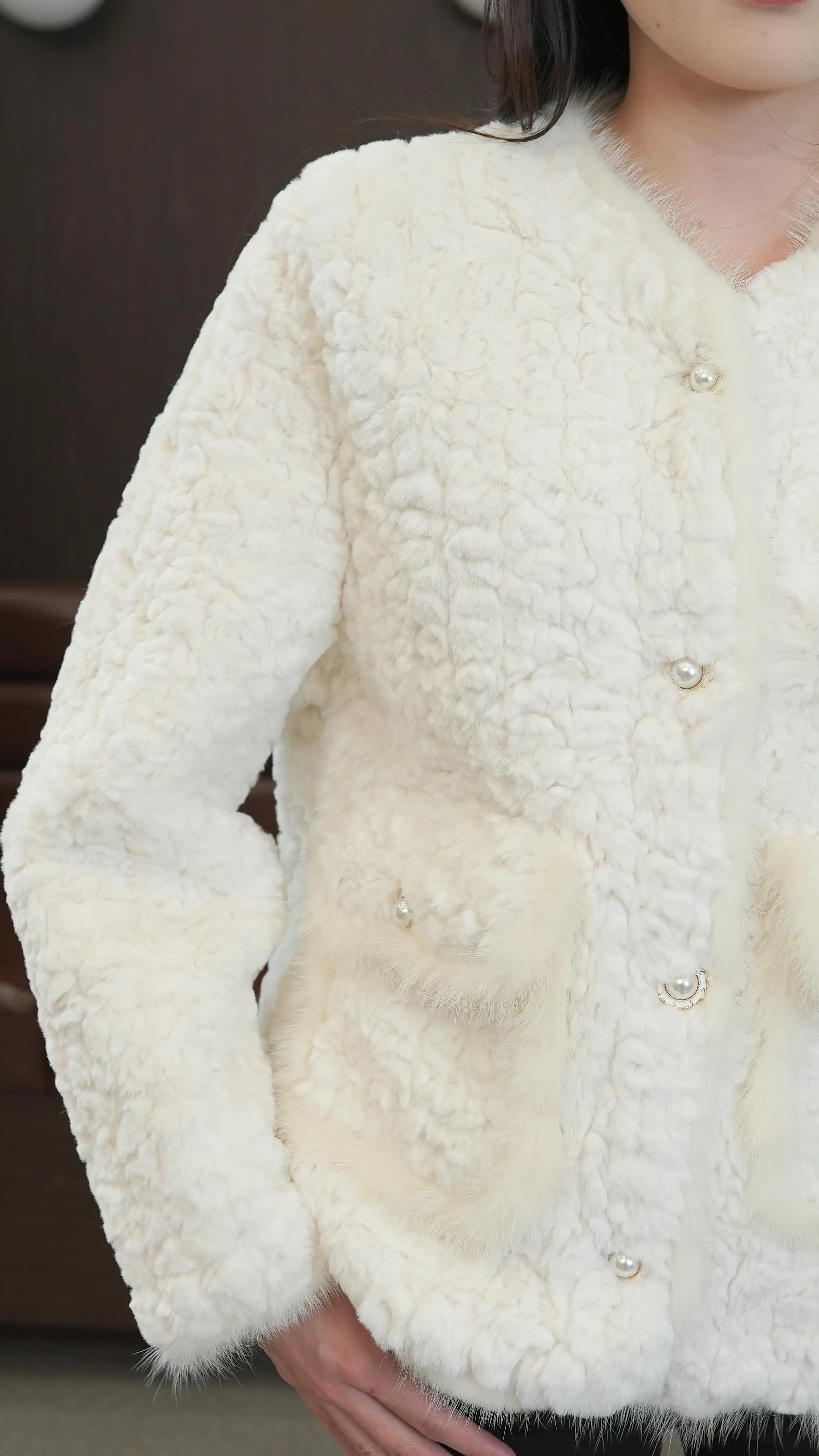 2024 New Fashion Temperament Ladies Fur Coat Winter Lamb Furry Hundred Loose Tops