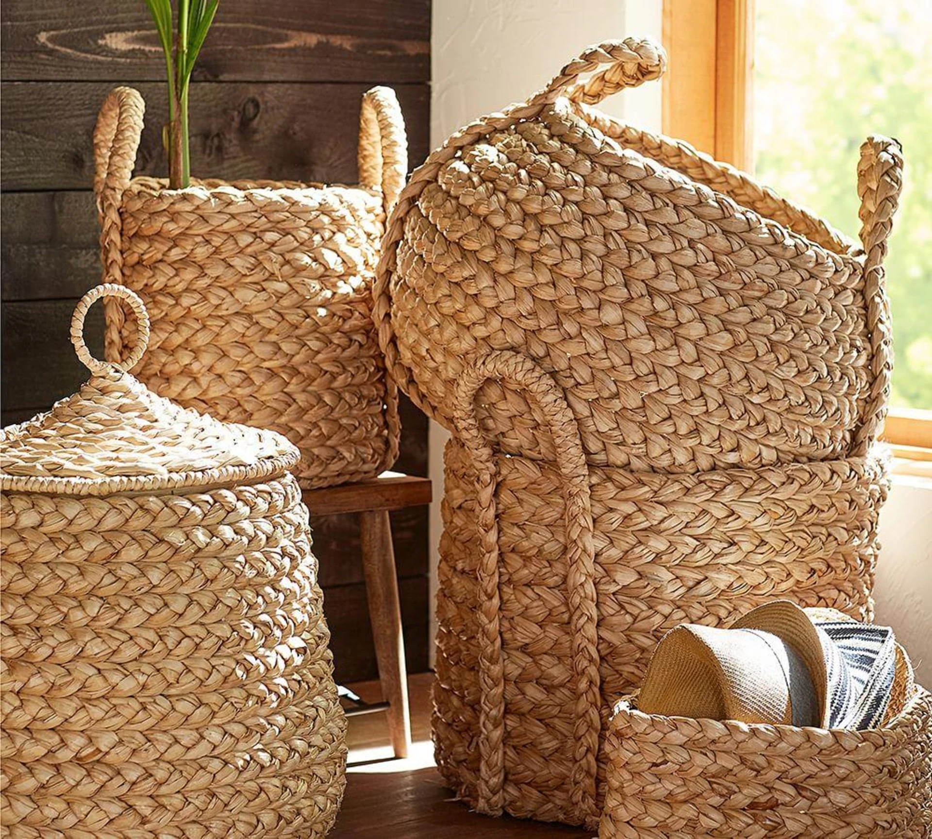 2024 Best Selling Decorative Elegant Unique Wicker Straw Laundry Baskets for Storage Made of Natural Seagrass Water Hyacinth
