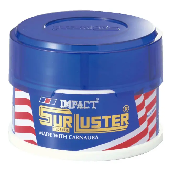 Покрытие автомобиля воском после ухода за продуктами полировка с блеском и