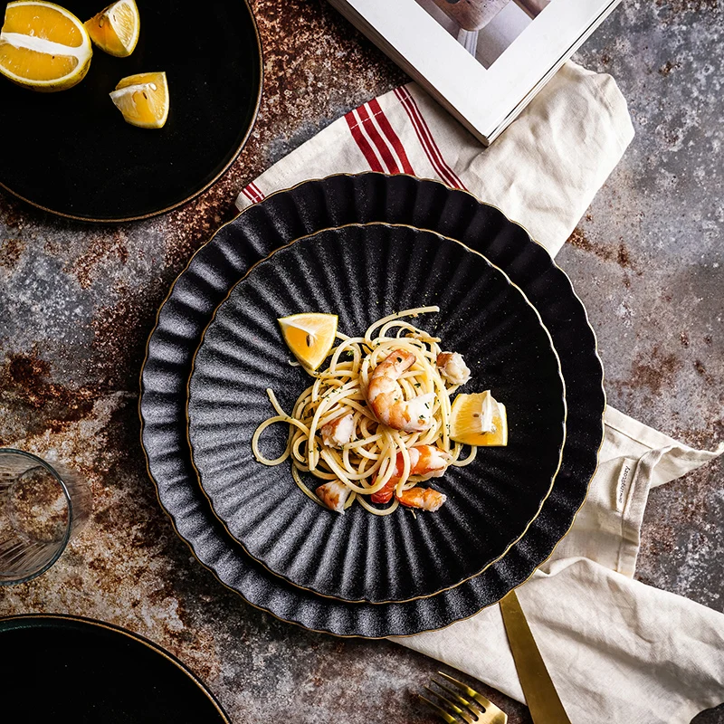 
Ceramic Flower Shape Dinner Plate Porcelain Luxury Matte Black Dishes Gold Rim 8/10' Dinner Set for Restaurant 
