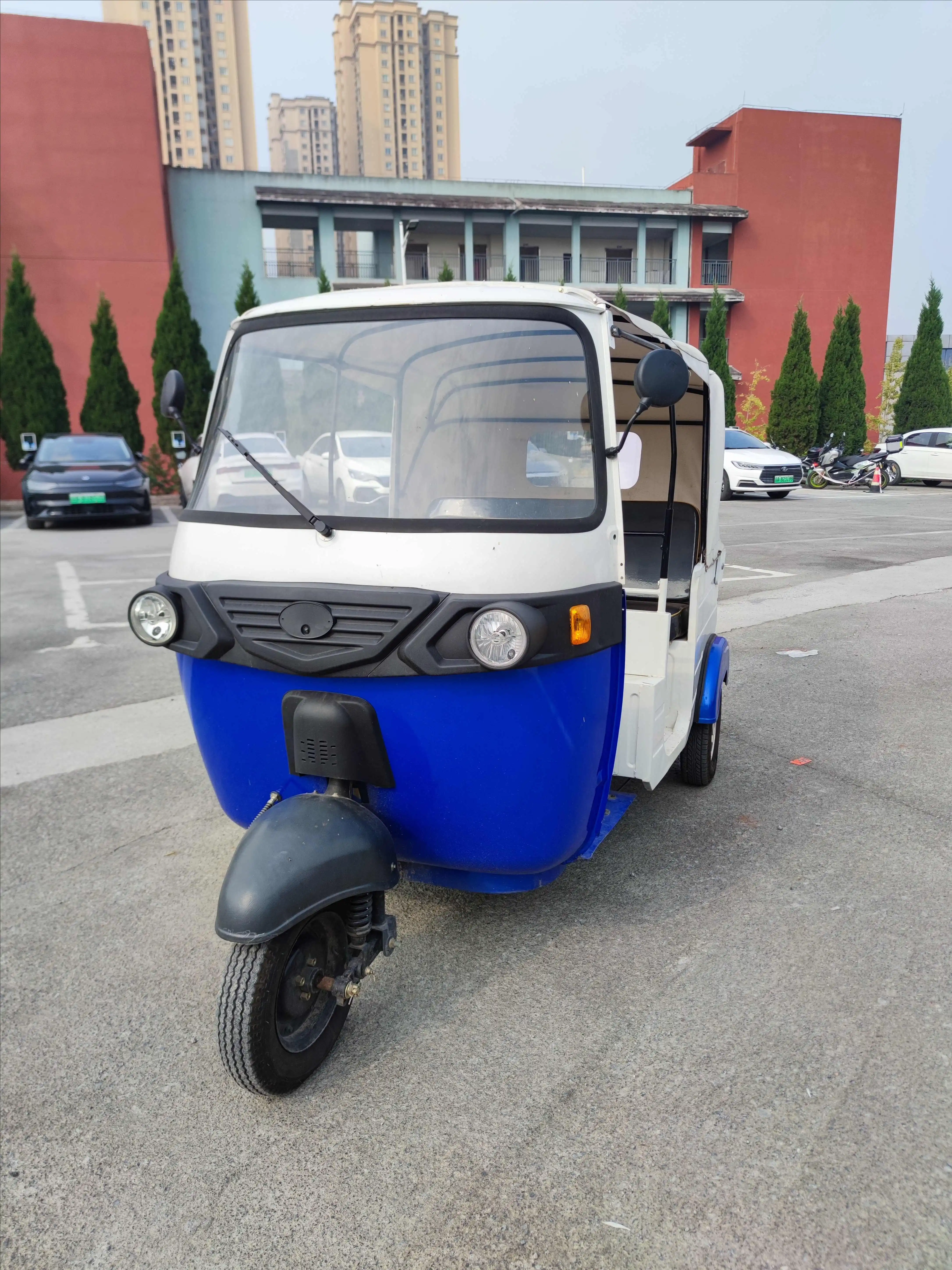 Bajaj High-Speed Adult Passenger Rickshaw Electric Reverse Trike Motorcycle 60v Cabin Motor Taxi Closed EEC Cheap Electric