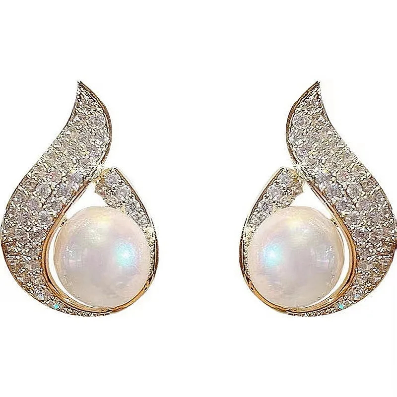 Zircon maple leaf earrings