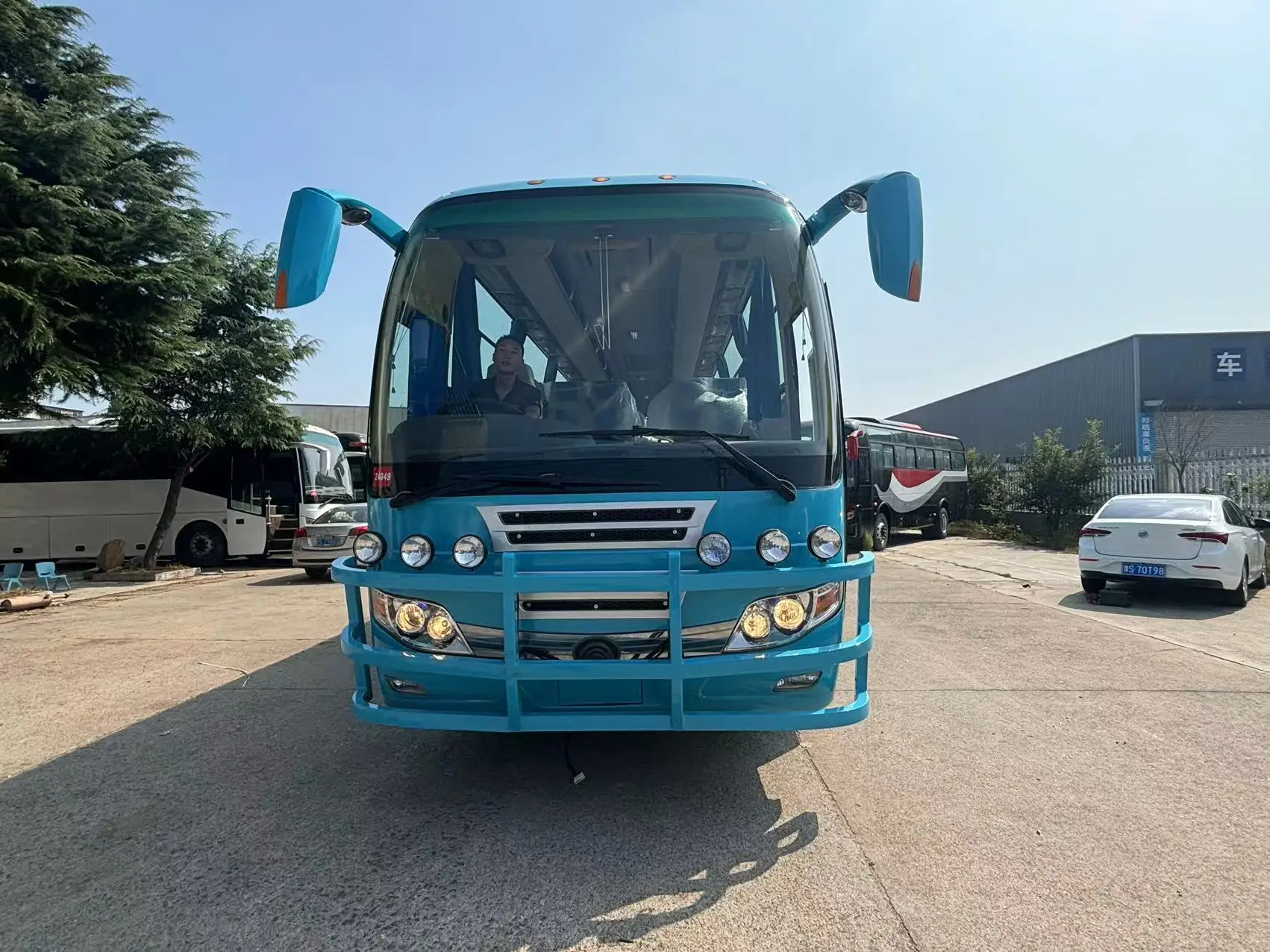 Hot sale Luxury Buses YUTONG 12 Meters Diesel Engine School Passenger Right Hand Drive Coach City Bus buses for tourism