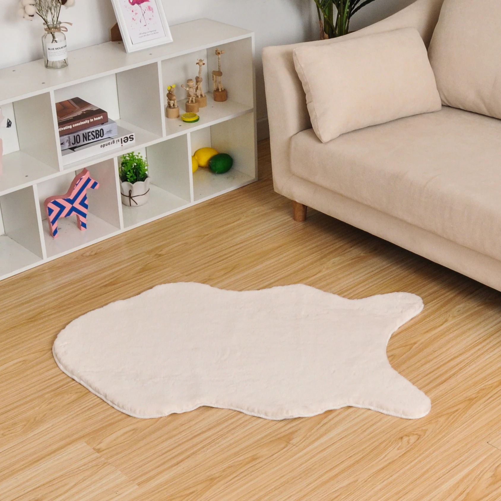 2023 Hot Selling Super Soft Shaggy Faux Rabbit Fur Rugs for Girl Room Floor Area Carpets and Rugs for Living Room