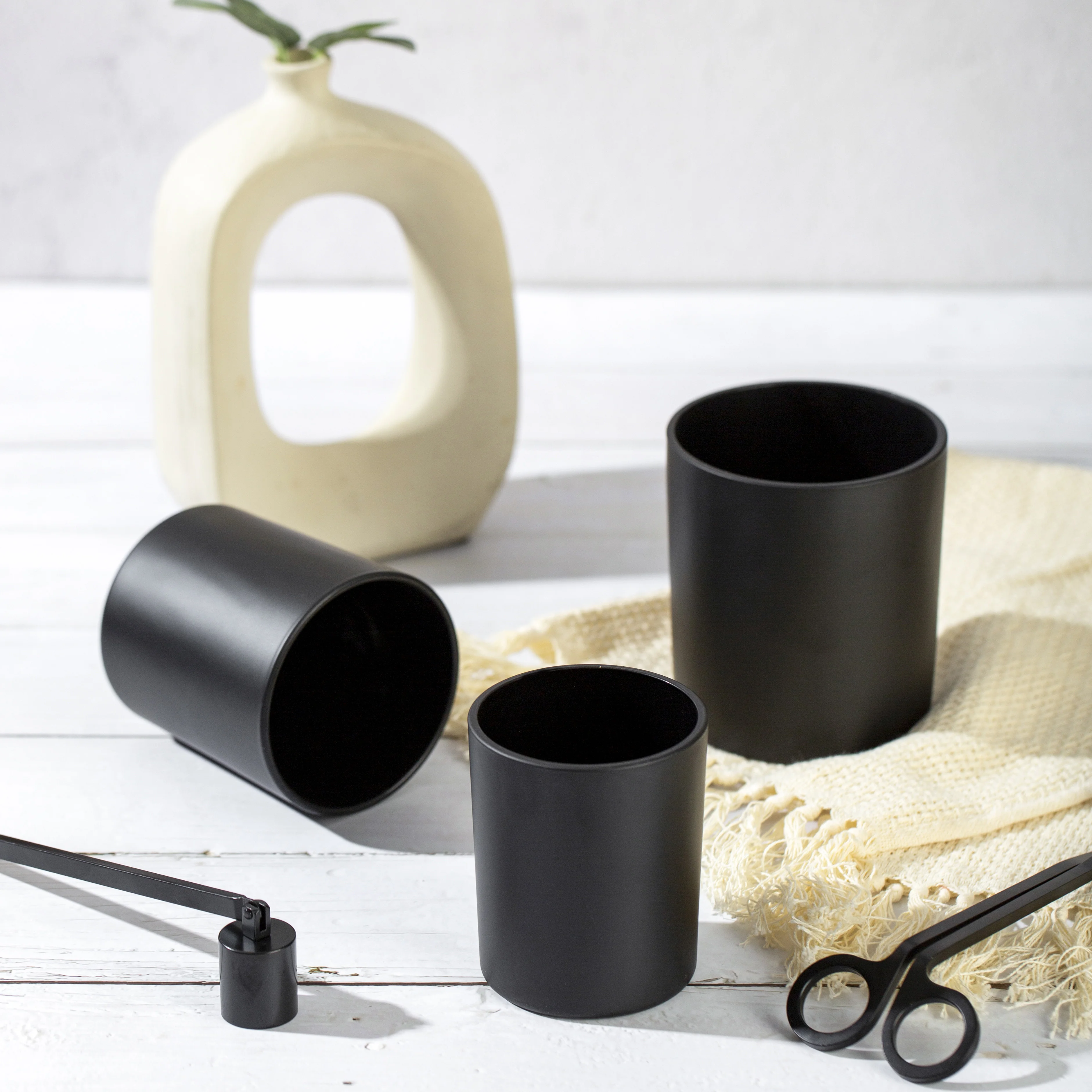 Free design custom clear frost glossy candle glass jars with bamboo metal wooden lids containers for making candle