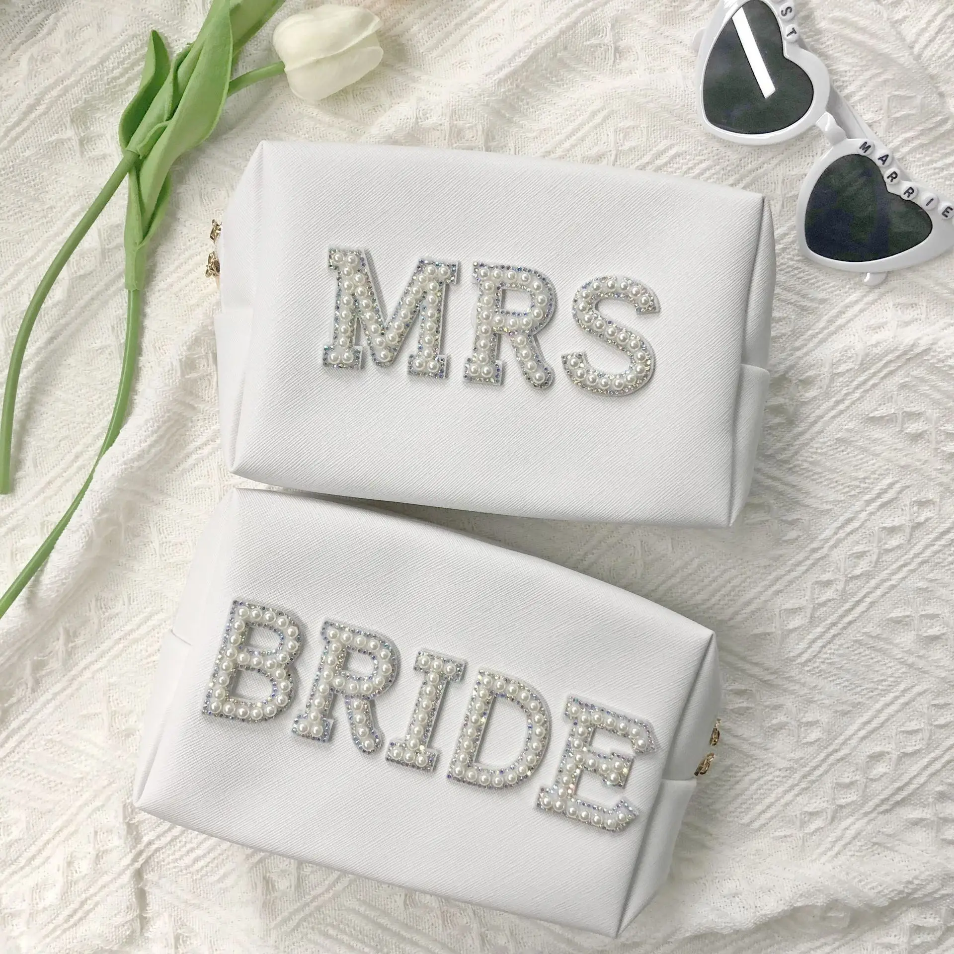 Creative MRS/BRIDE Pearl Letter Bridal Makeup Bag Waterproof Travel Portable Pu Leather Cosmetic Bag For Bridesmaid Wedding Gift
