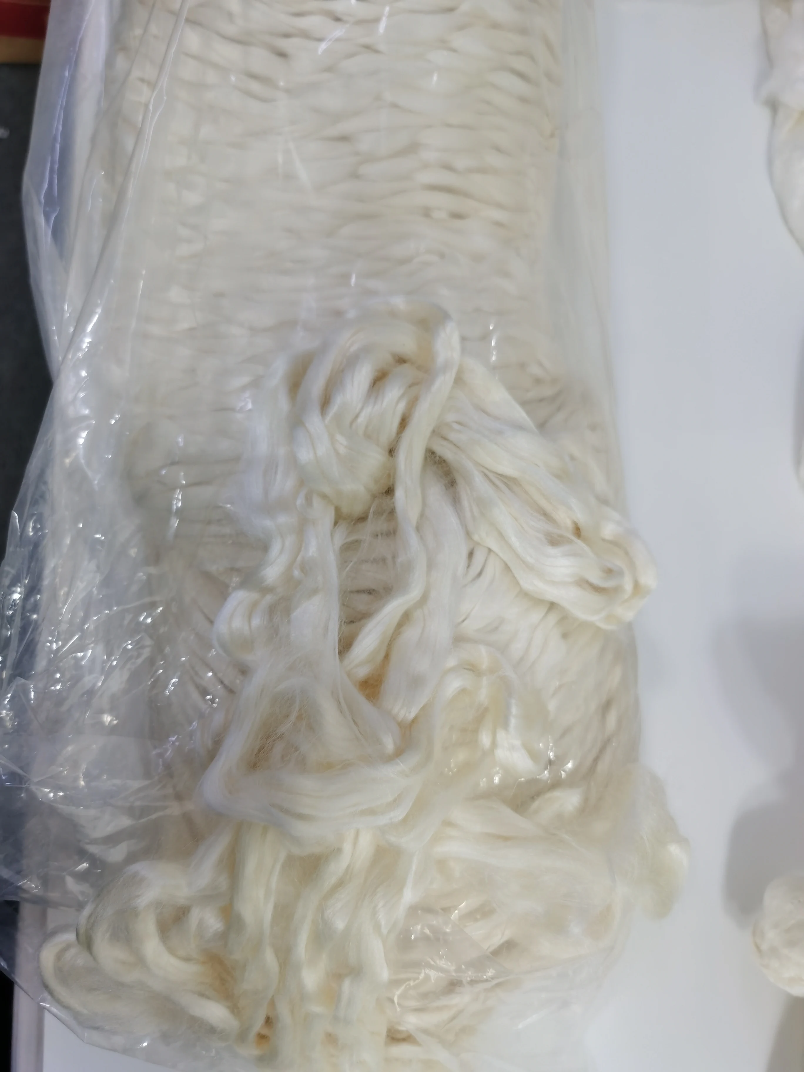 Pure silk 10cm length roving fiber tussah silk sliver bleached color mid long fiber 100% silk sliver for spinning