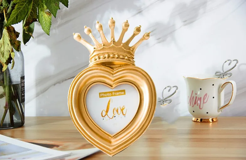 Embossed Golden Resin Platform Creative European Resin Frame 3-inch Crown Wedding Combination Photo  Frame