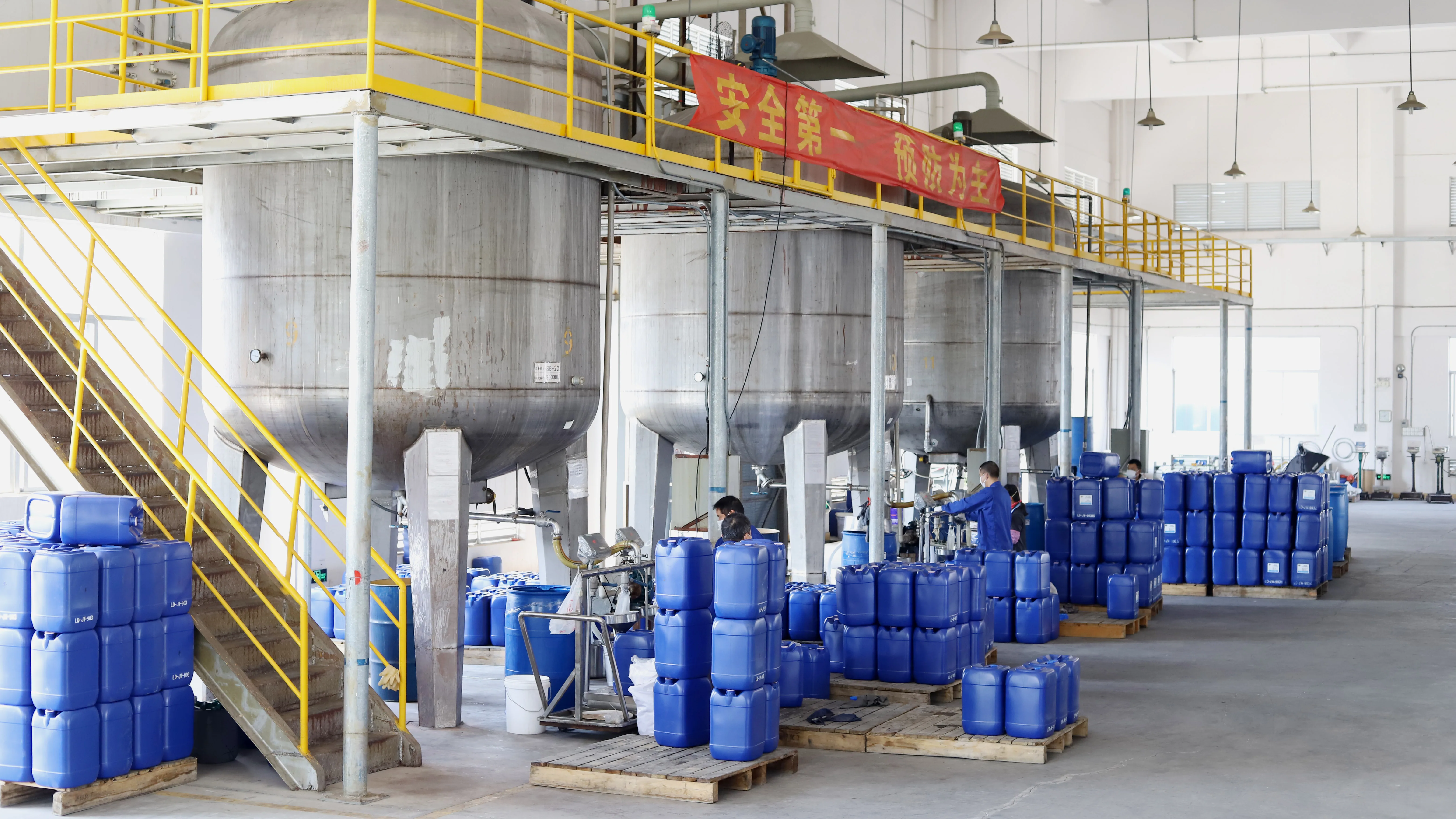 Release agent fluoride coated hydraulic oil plunger granule bead plunger oil guide oil For pressure die-casting machine