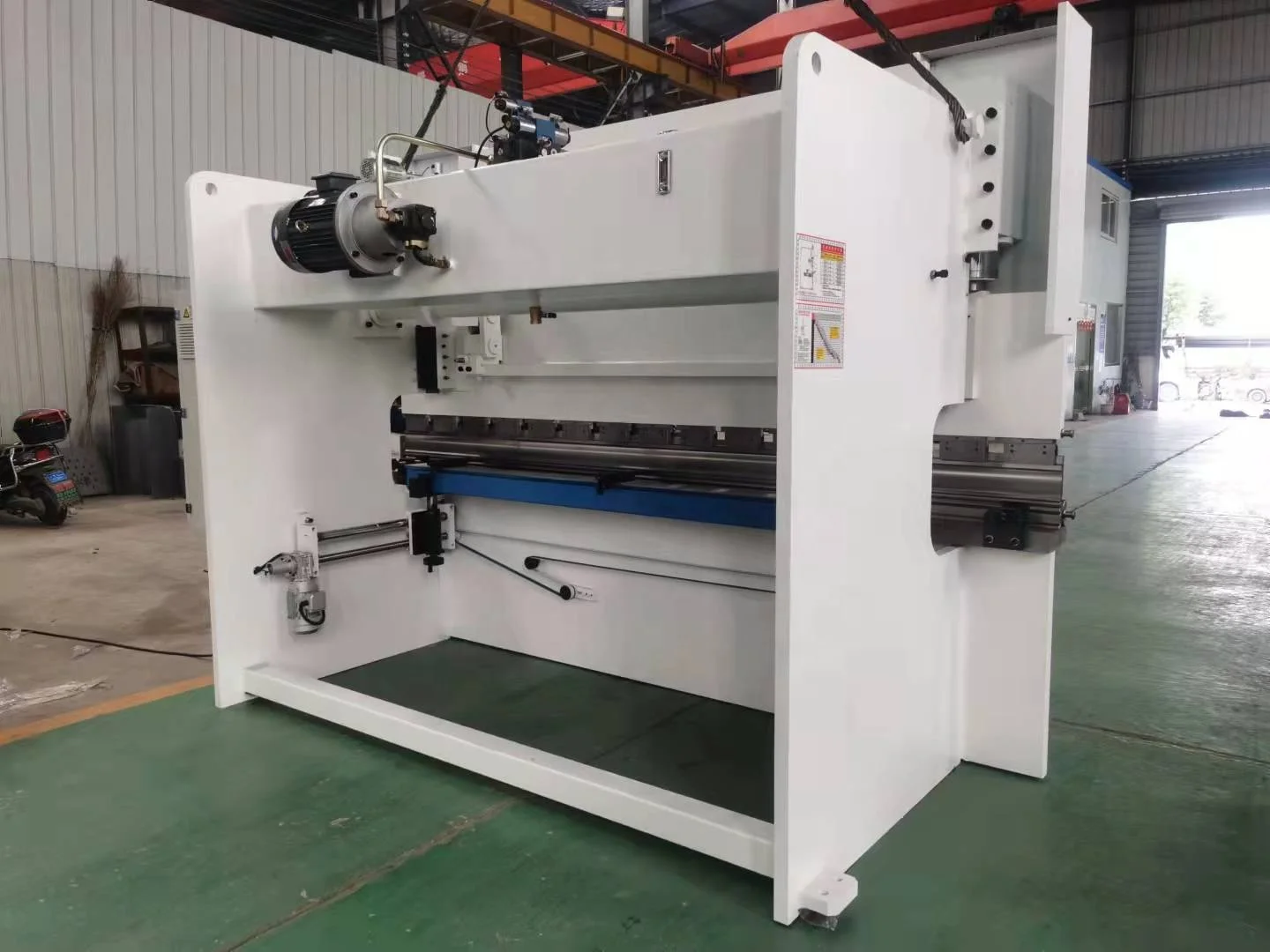 Гидравлический листогибочный станок с ЧПУ 100x3200