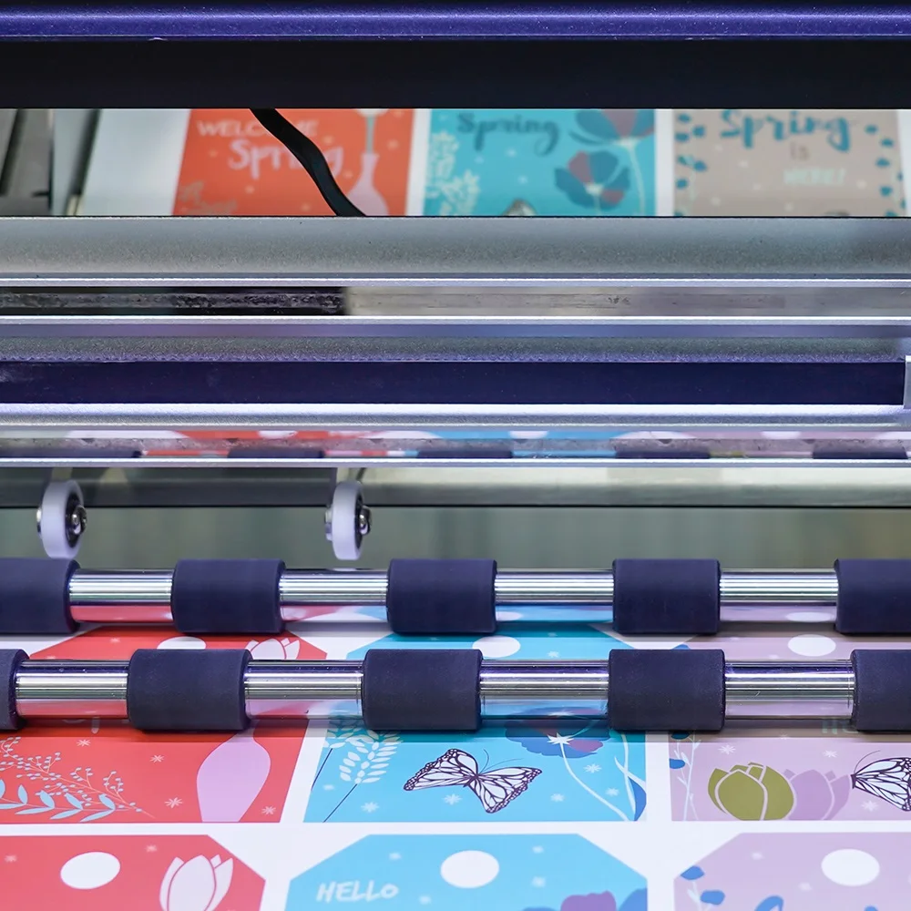 2024  Latest Automatic Feeding High Precision Cutting Machine CCD Camera Auto Contour Label Cutter