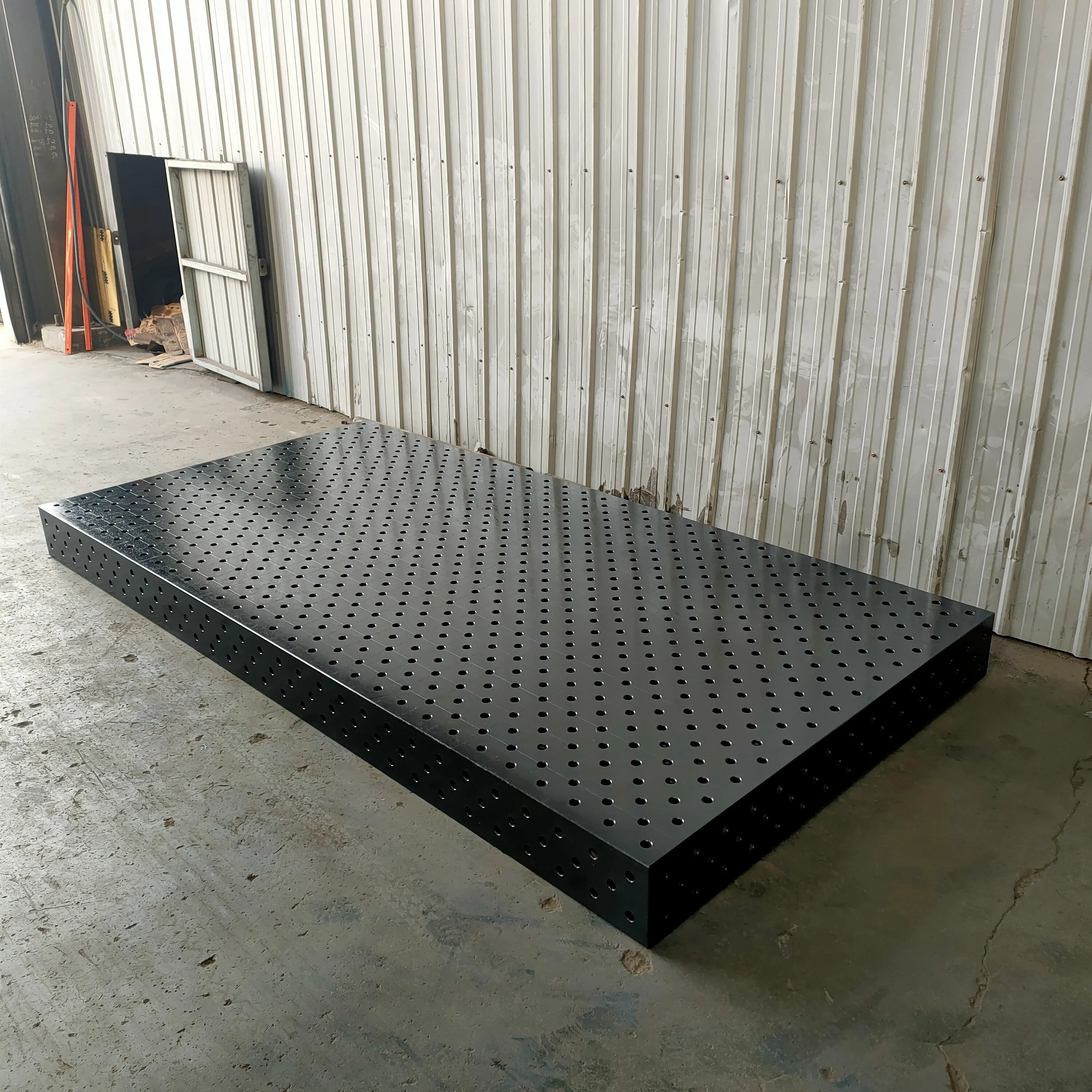China new Design 3D welding table rotating 3D welding table and welding fixtures Nitriding and customization options available